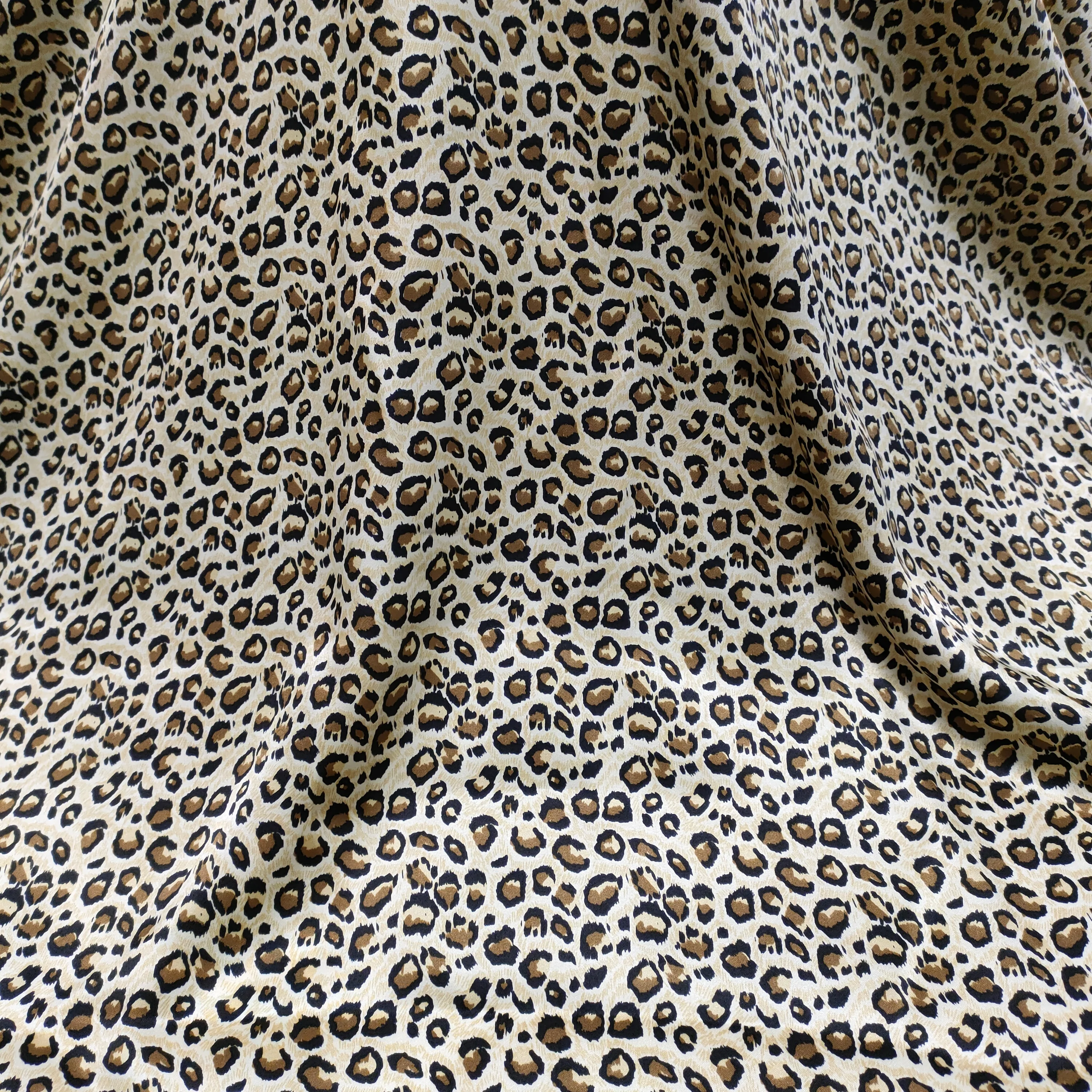 
 Индивидуальный цифровой Леопардовый принт 100% Шелковая атласная ткань  