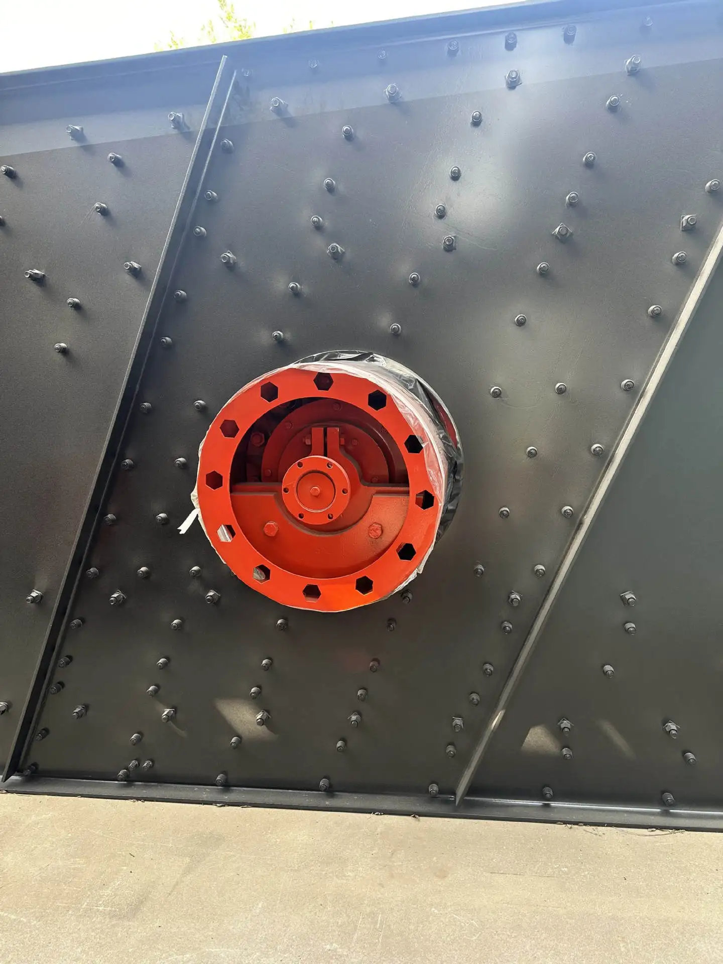 Hot Sale Linear Coal circular Vibrating Screen New China Sand Vibrating Screen Low Price Ore Featuring Essential Bearing Gear