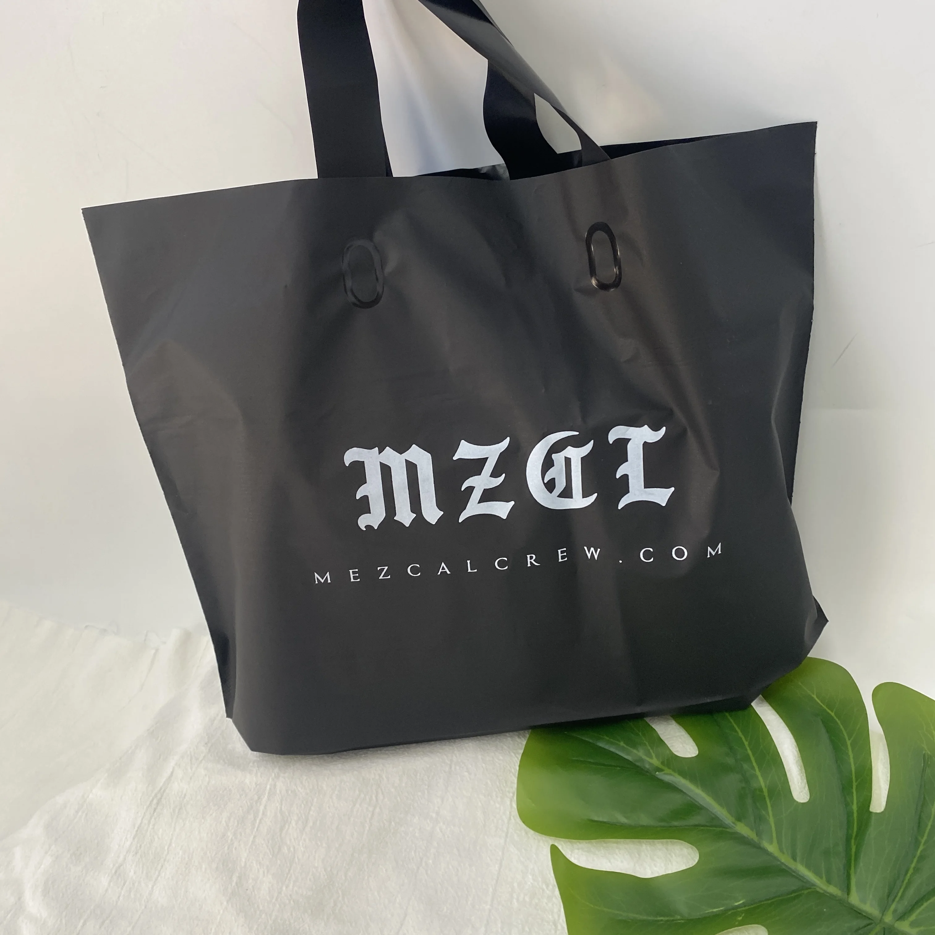 Customized high-density polyethylene thickness with logo printing carrier, gift retail plastic shopping bag with handle