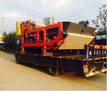 Oversea service carbon steel  304 sludge dewatering machine automatic horizontal rubber belt vacuum filter for water treatment