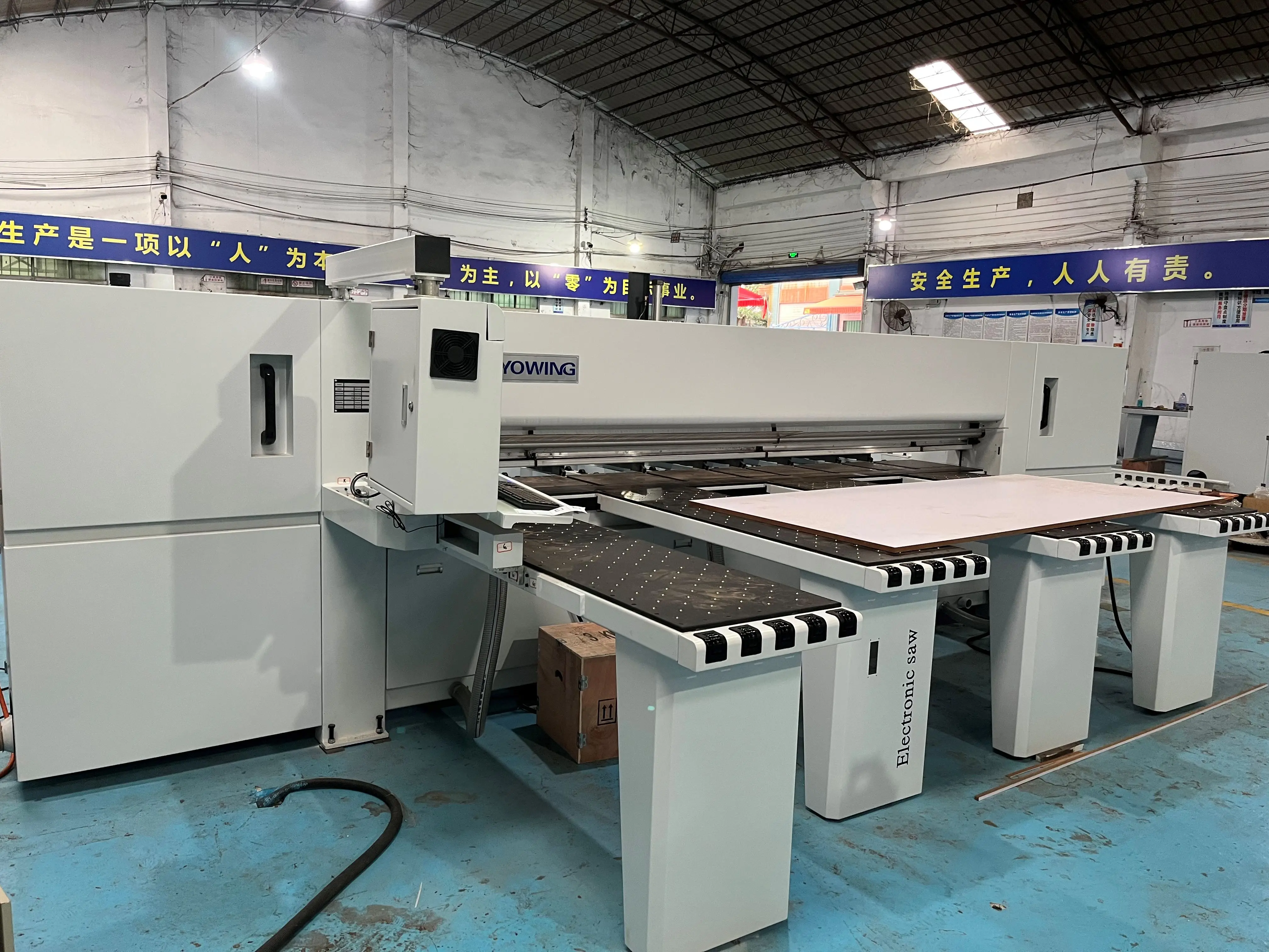 Автоматическая режущая пила для деревообработки дерева пластика ПВХ