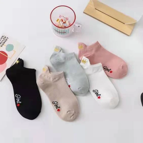 Spring and summer cotton boat socks female shallow mouth solid color heel embroidered crown Japanese invisible cotton socks