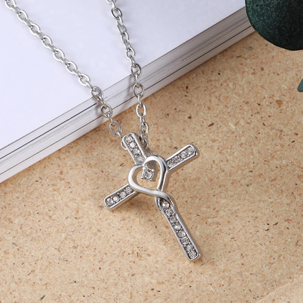 2024 Trendy Waterproof Good Quality Fine Polished Heart with Zirconia Cross Pendant Iced Out  Diamond Pendant for  Men Woman