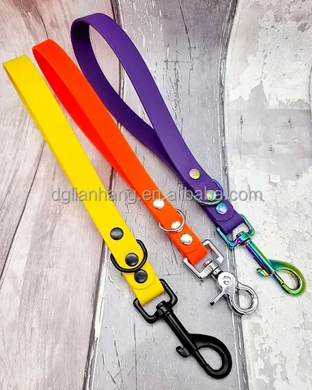 A fantastic multipurpose piece of kit for training and close contact work traffic lead in PVC smooth and pliable like leather