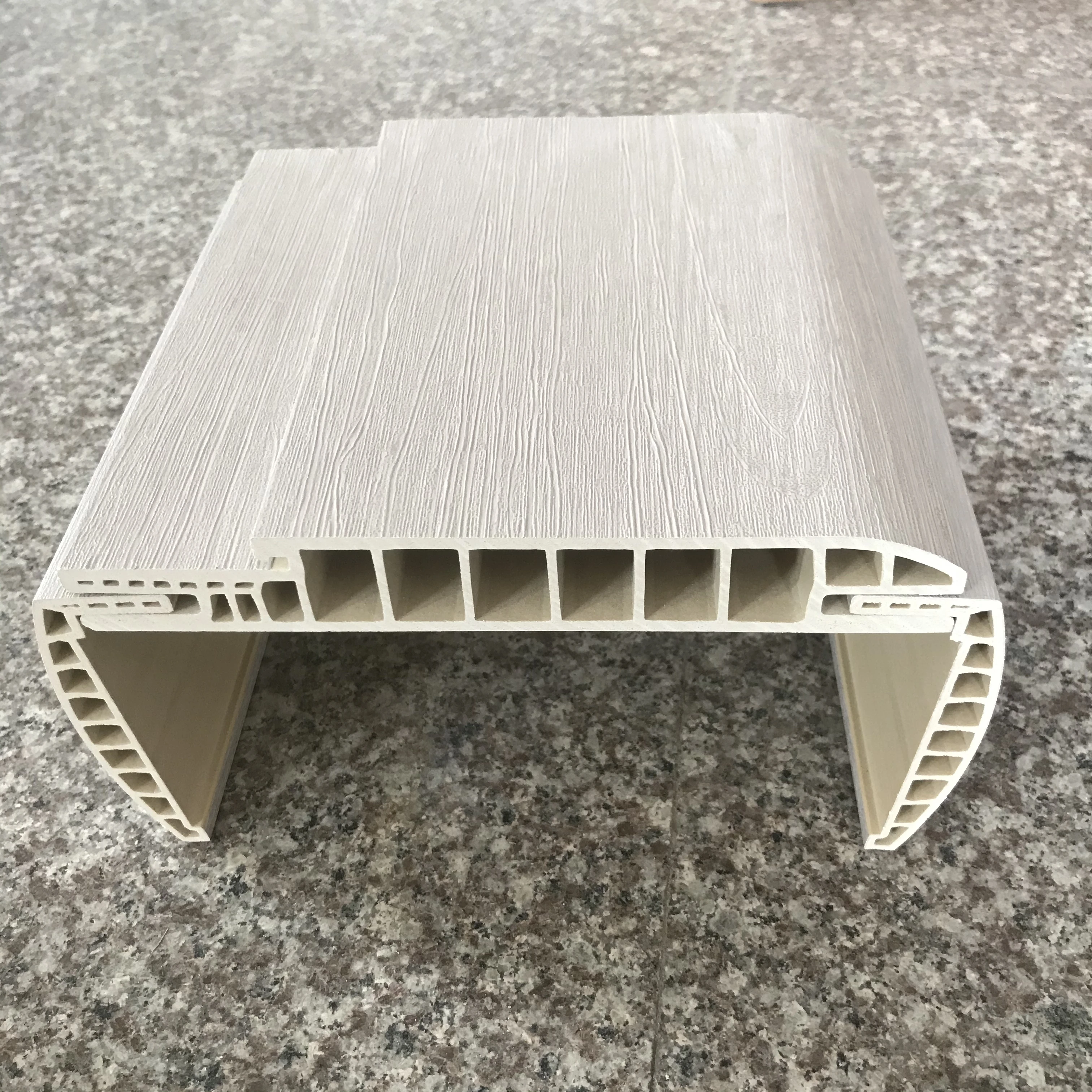 Chinese manufacturers produce environmentally friendly composite WPC skin doors