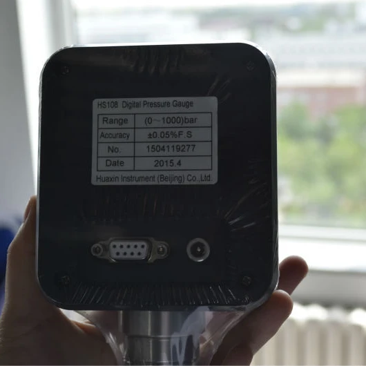 Pressure master gauge with high accuracy and 6 digits display