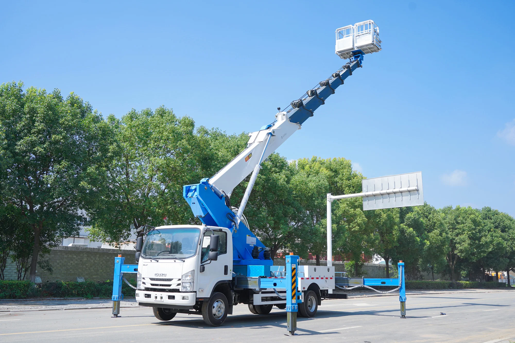 Manufacturers direct Isuzu aerial work truck high-altitude work platforms aerial work platforms scissor lifts