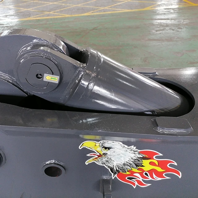 Mobile scrap excavator hydraulic demolition metal shears