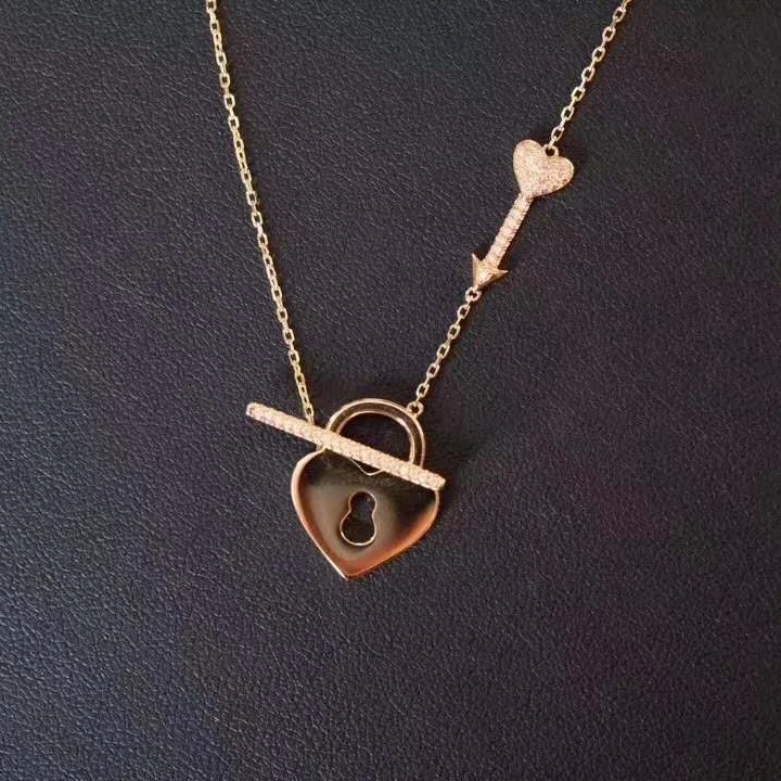 Wholesale Custom Jewelry Trendy Girlfriend Gift Key Lock Love Heart Pendant 18K Gold Natural Diamond Chocker Couple Necklace