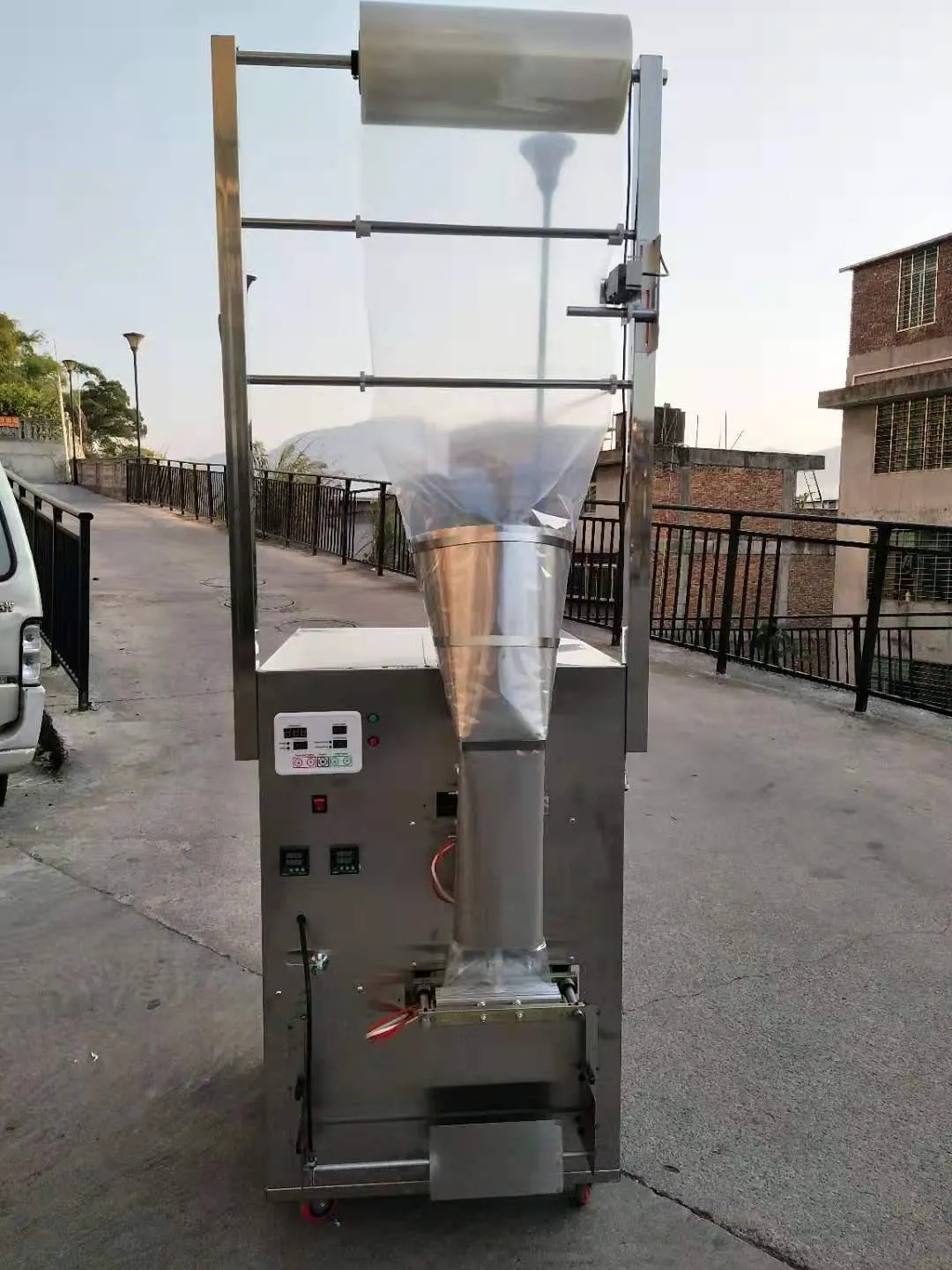 Small Screw Plastic Bag Packing Machine/pins Nuts Weighing Packaging Machine/Bolts Metal Parts Packing Machine