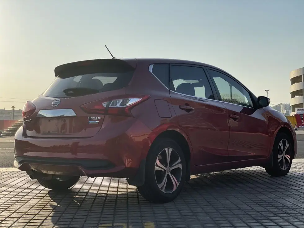 Оптовая продажа 2018 Nissan Tiida 1.6L Покупка подержанных автомобилей navara для продажи и дешевых