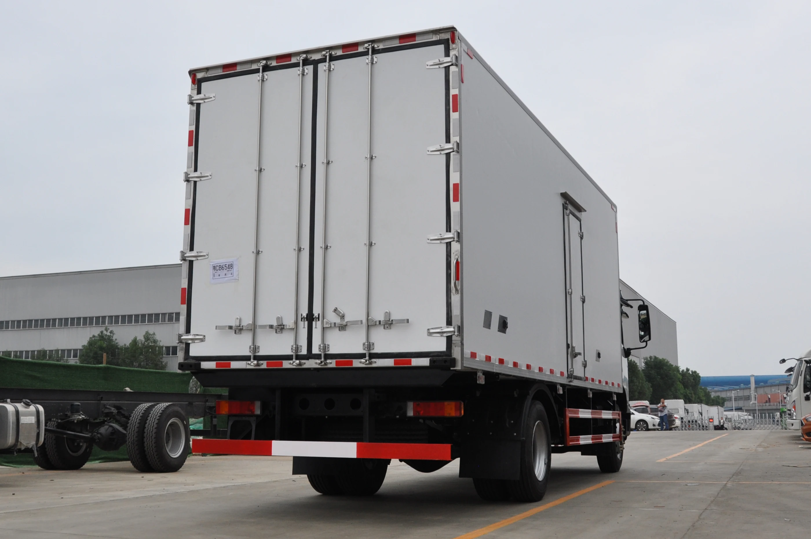 Высококачественный Dongfeng 4x2 6 м 10 тонн охлаждающий фургон грузовик на