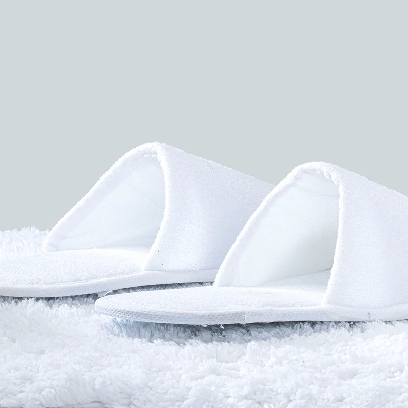 Guangzhou Factory Custom Logo Unisex Hotel Amenities Disposable Slippers