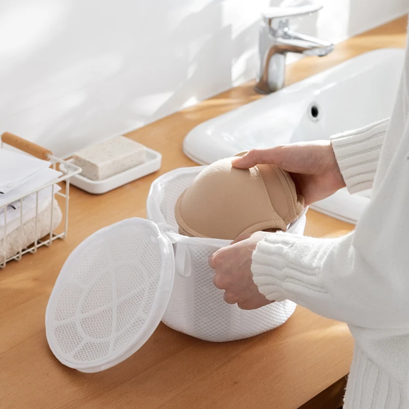 
Commercial Mesh Laundry Bag Sturdy Mesh Material with Zipper Closure. Ideal Machine Washable Mesh Laundry Bag 