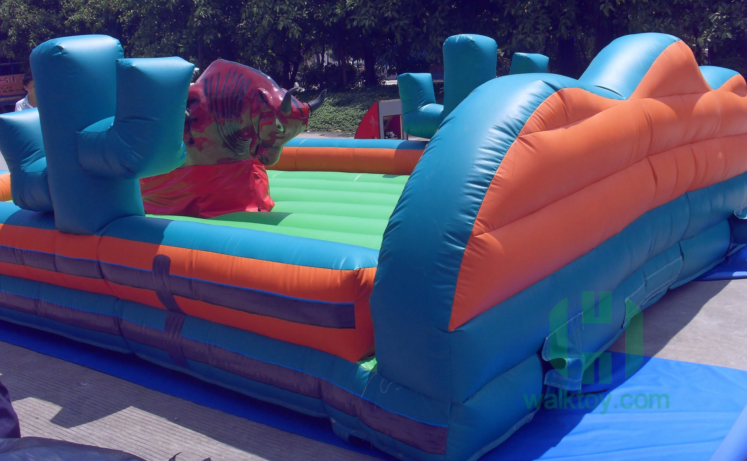 Blue and Red square customized bull inflatable mechanical bull ride rodeo bull fight for sale