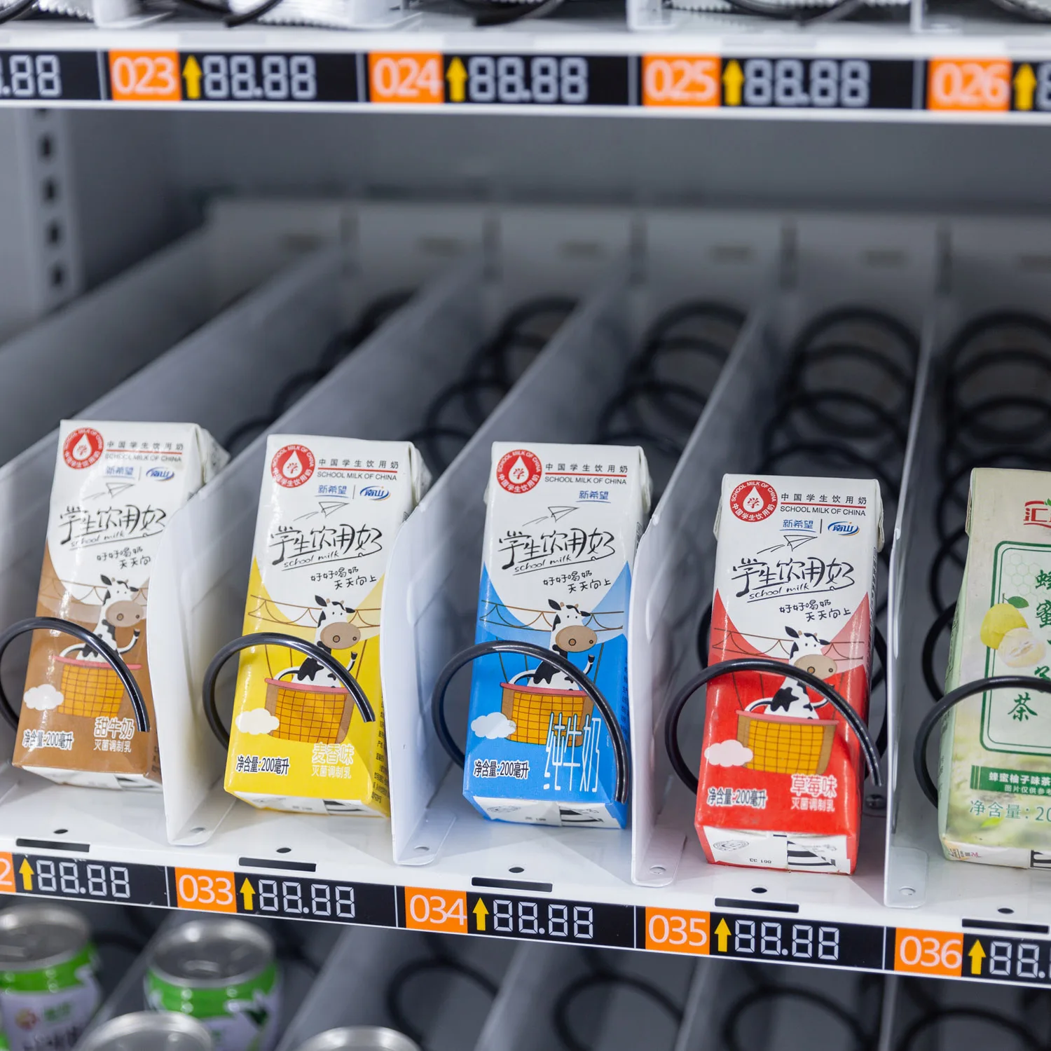 Best Seller:cell phone accessories vending machine