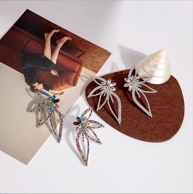 A136 New Sparkling Rhinestone Flower Drop Earrings for Women Dinner Party Wedding Accessories Fashion Luxury Jewelry