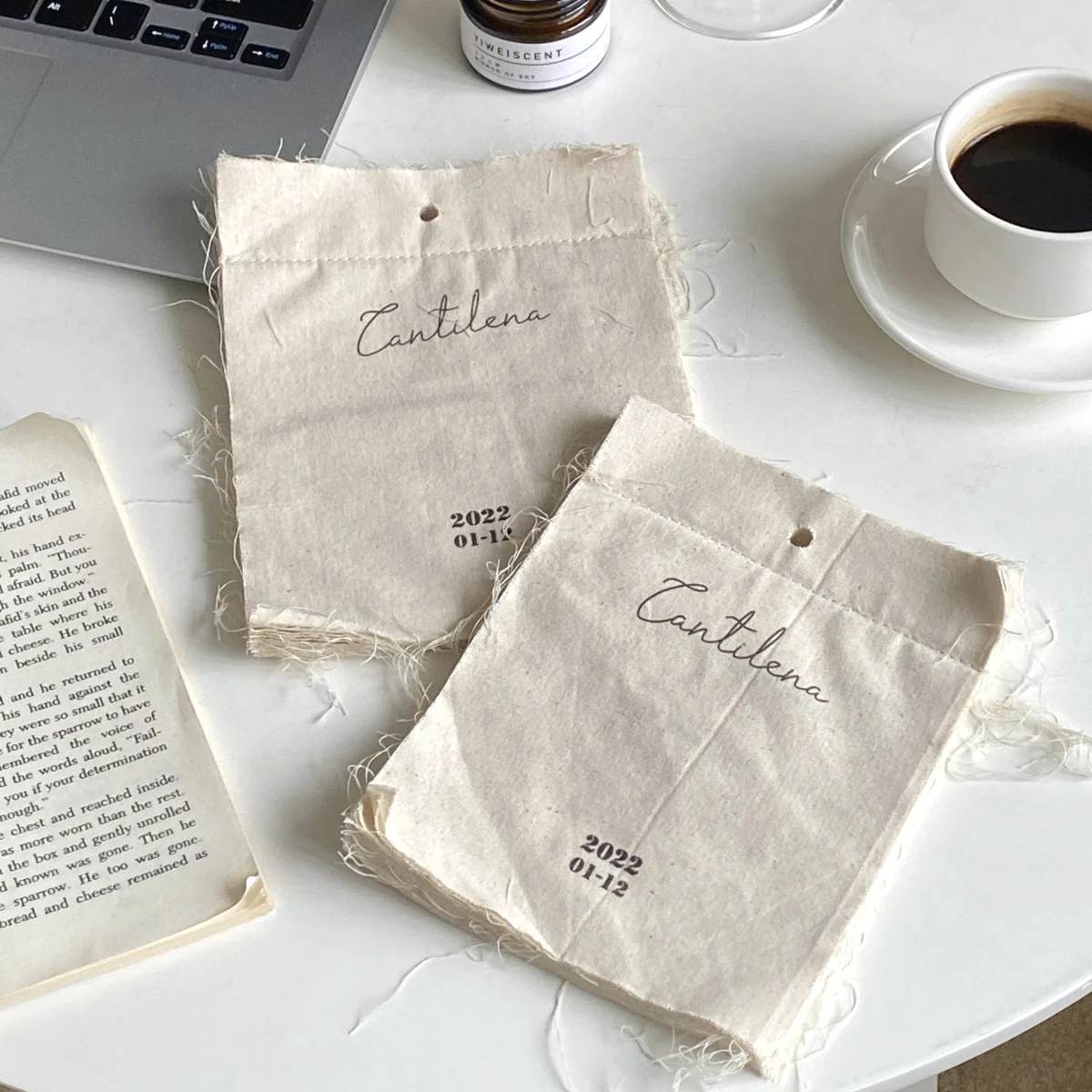 2022 12 Months New Design Korea Style Fabric Wall Calendar For Home