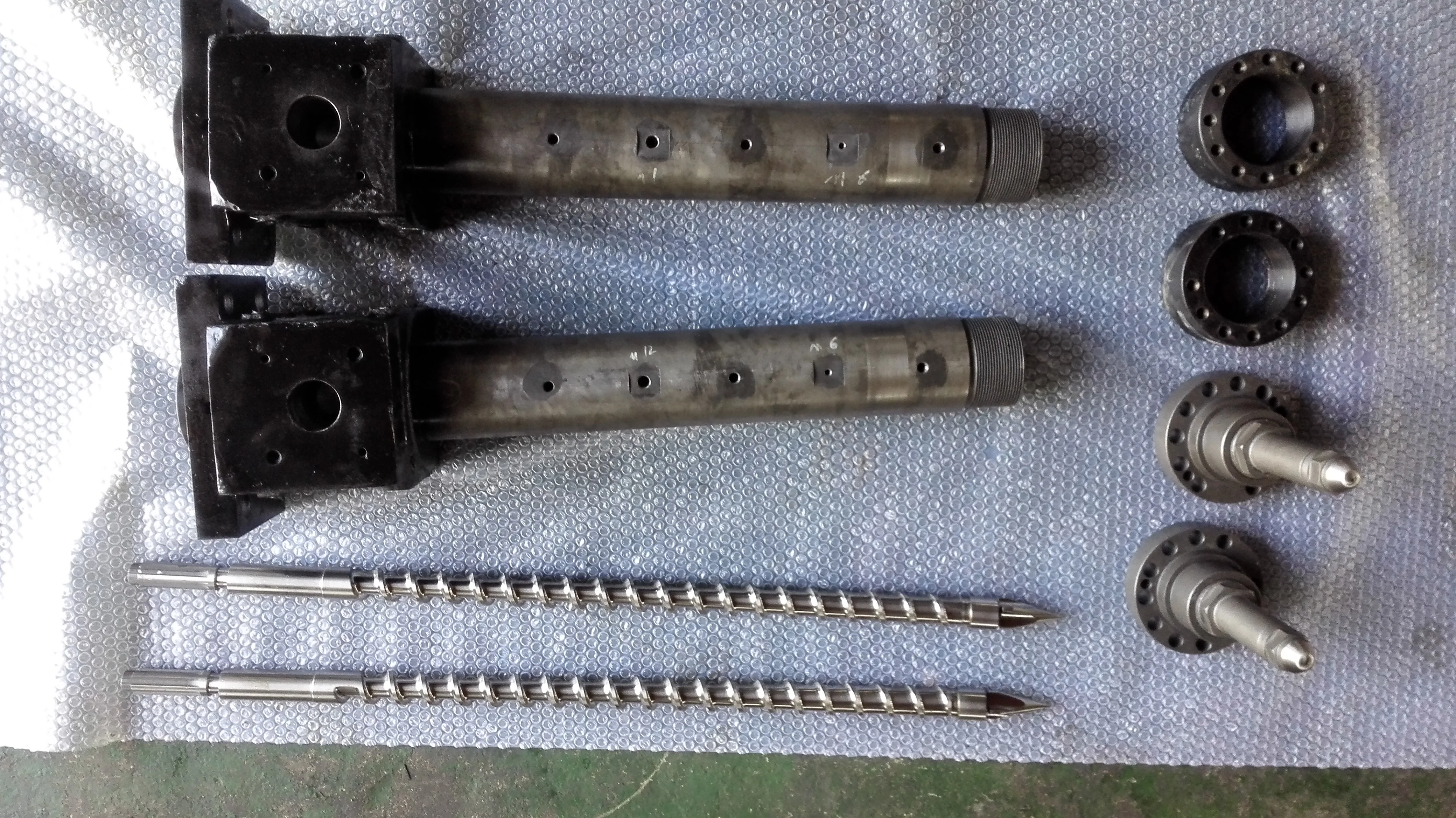 screw and barrel for injection moulding machines/Japanese machines/JSW/NISSEI/TOSHIBA