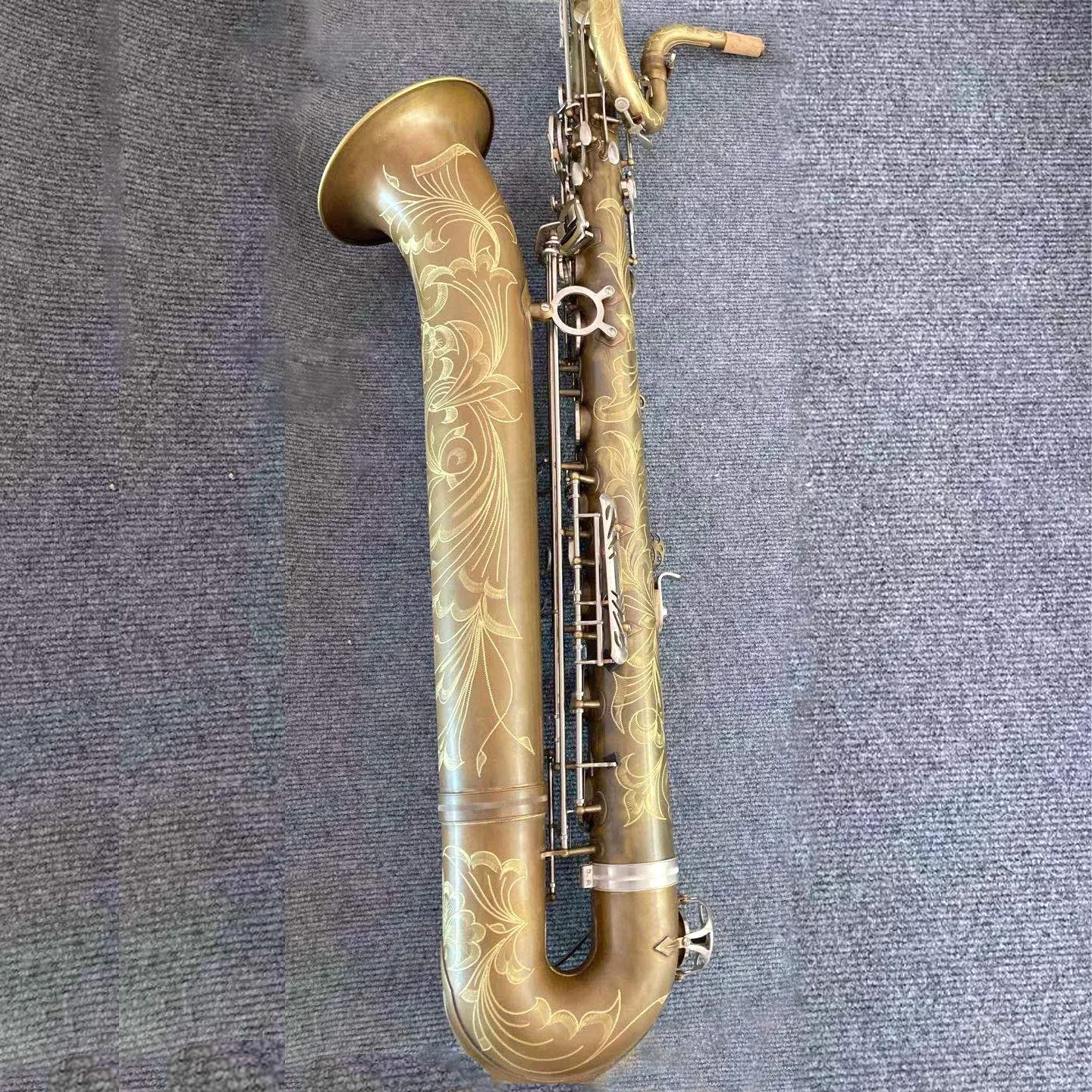 Manufacture production OEM and ODM design high standard bariton saxophone with beautiful flower