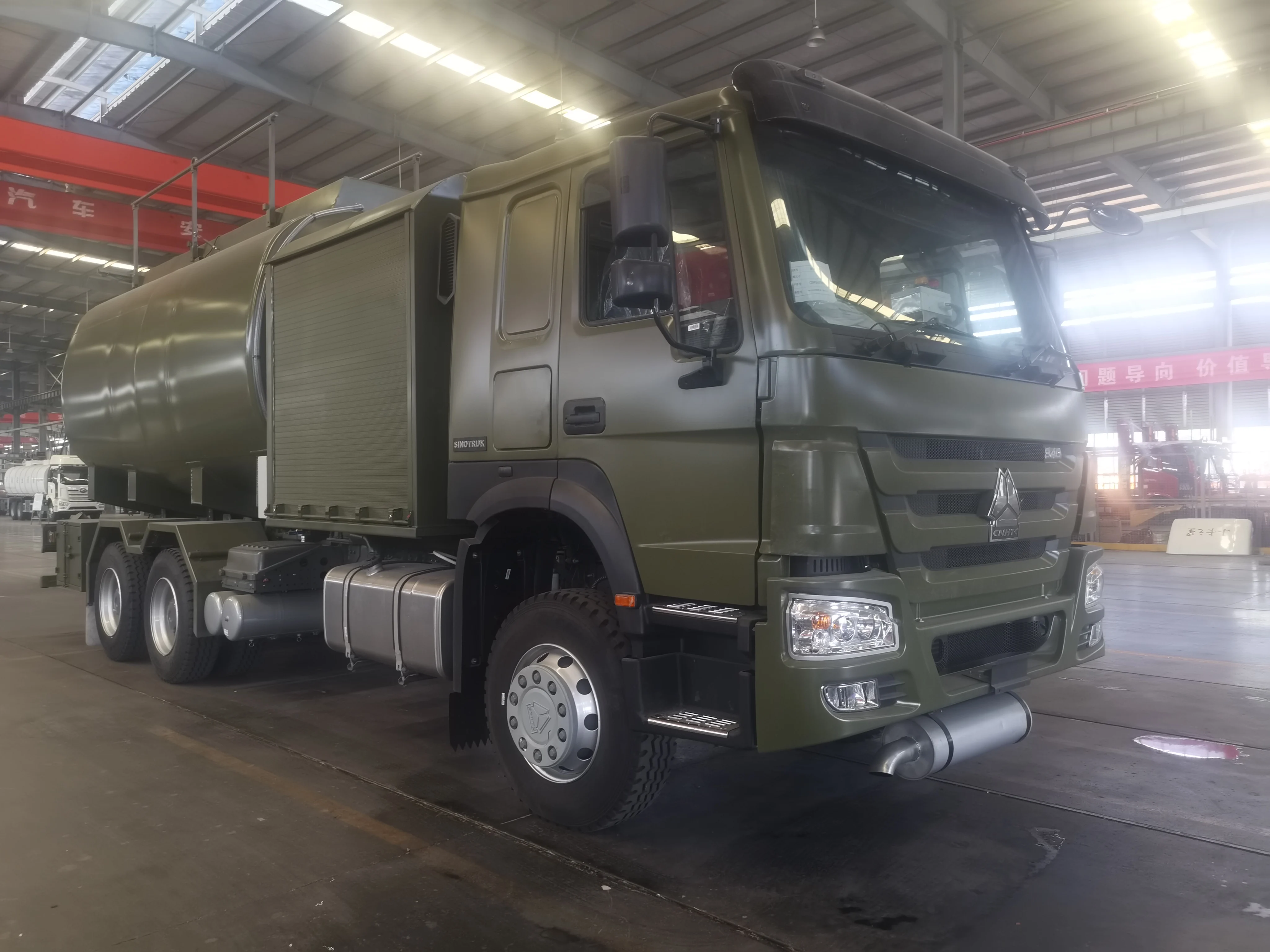 Sinotruk 6x4 Euro II грузовик для заправки самолетов 18 куб. М грузоподъемность 16 т 400 ПС дизельный двигатель механическая коробка передач новинка
