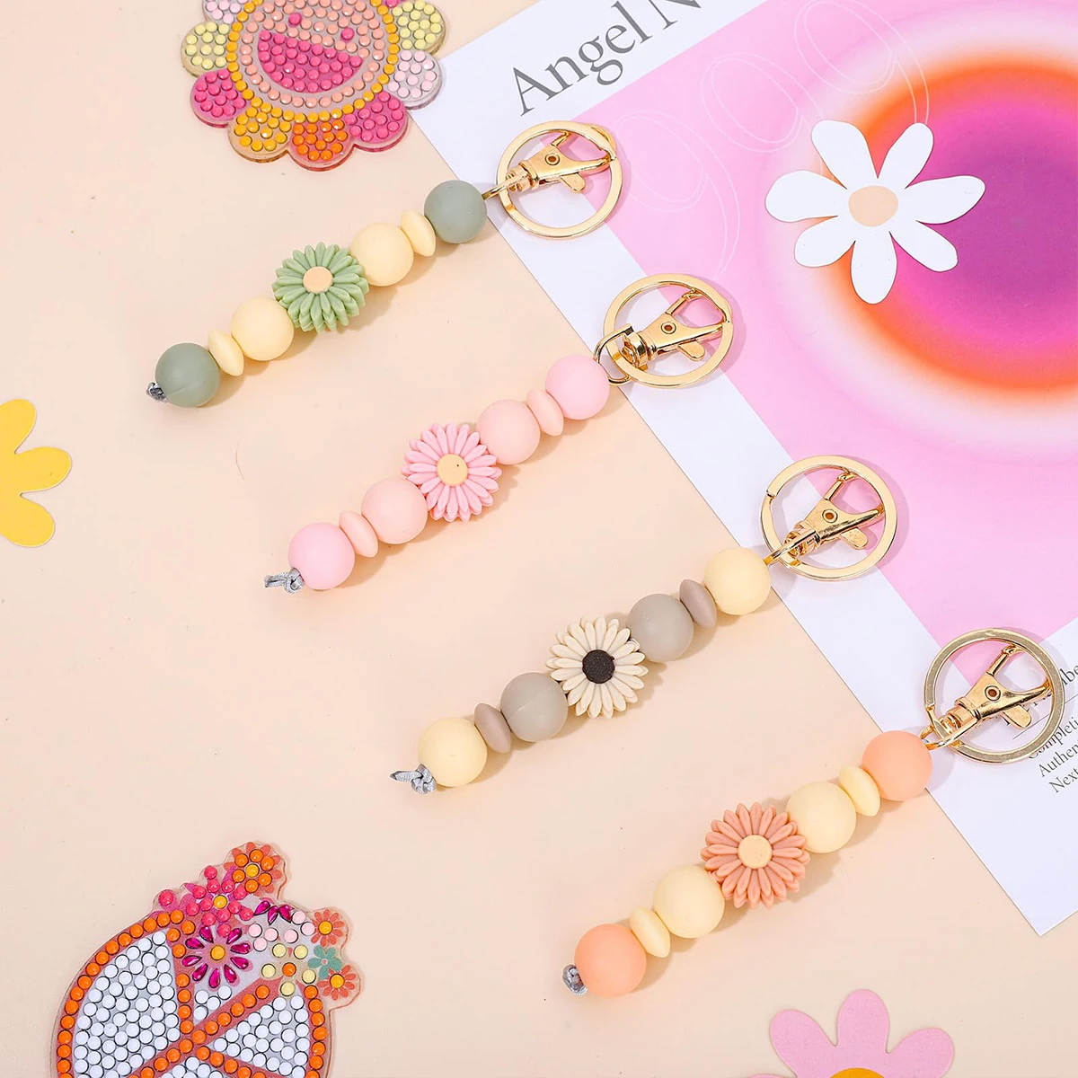 Free sample flower silicone bead keychain key ring holder for car keys holder