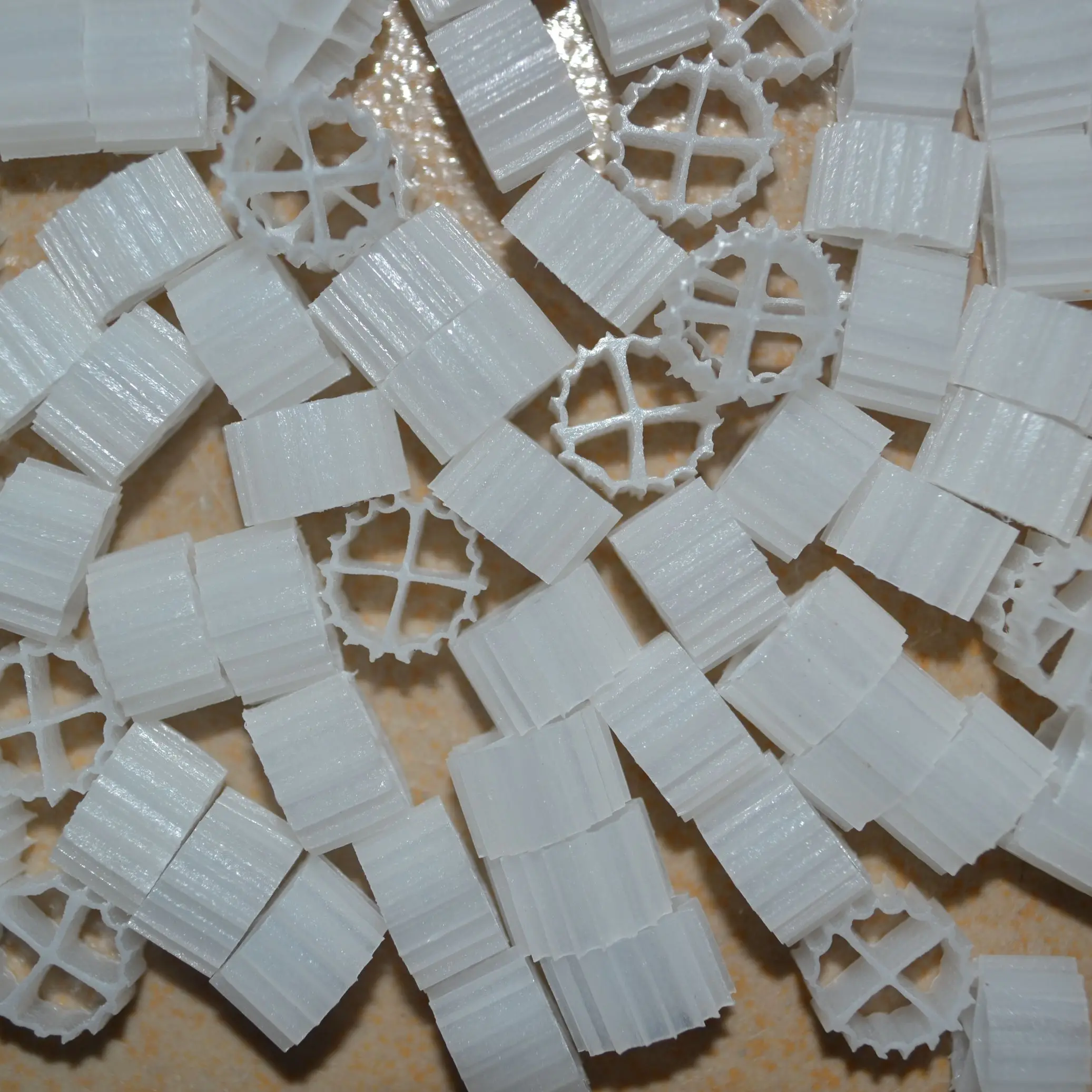 Indoor Fish Farm Water Treatment Mbbr Filter Media Bio Filter  k3 MBBR Media