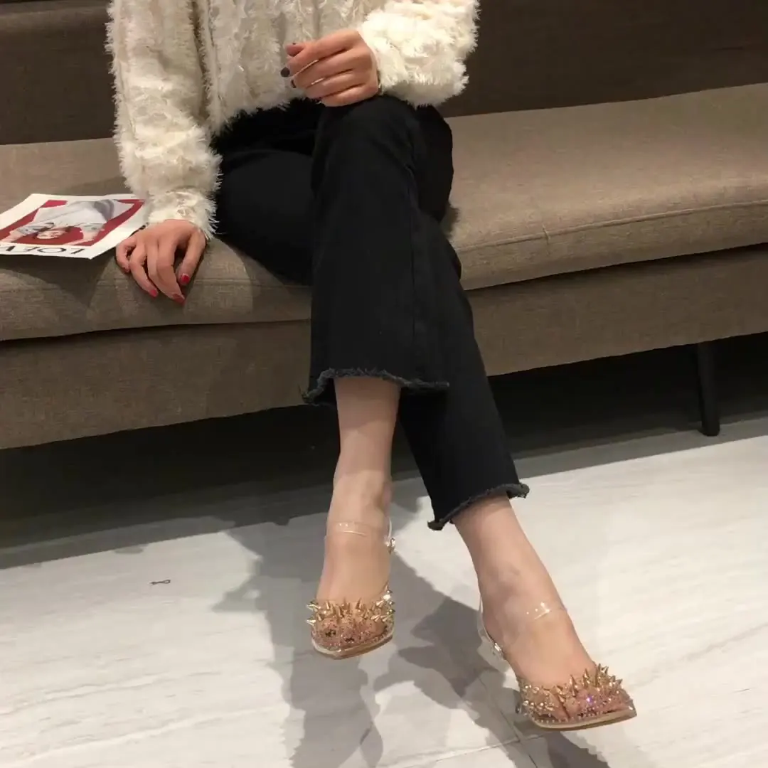 
Hot Sale New Gold Silver PVC Transparent Rivet Diamond Pumps Sandals Perspex Heel Pointed Toe Crystal Silver Wedding Pumps 