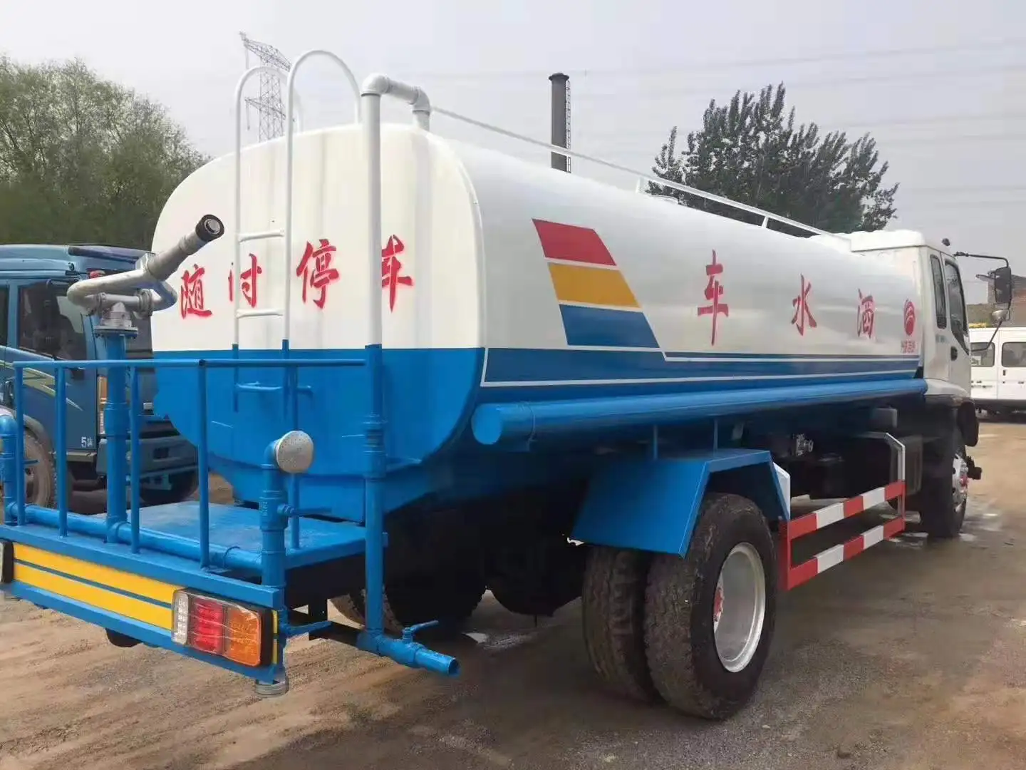 Isuzu б/у дороги спринклер для воды 2017 год 5000L 7000L Автоцистерна грузовик Лидер продаж isuzu использованной