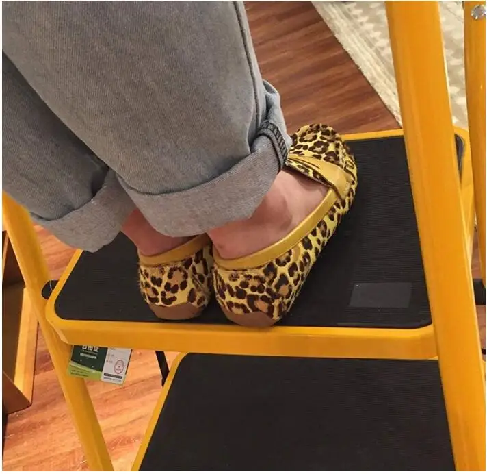 Складная ступенчатая лестница с поручнями