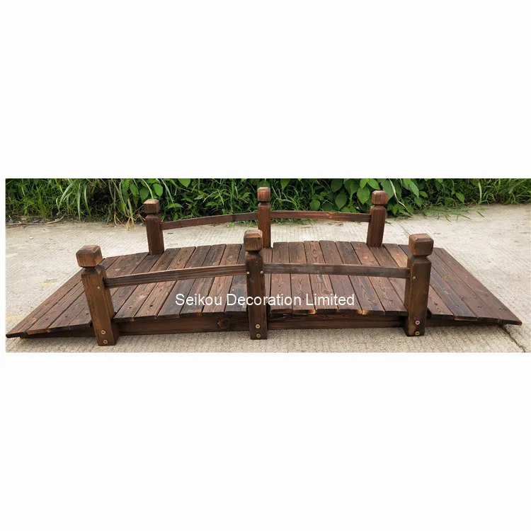 Уличный деревянный садовый мост