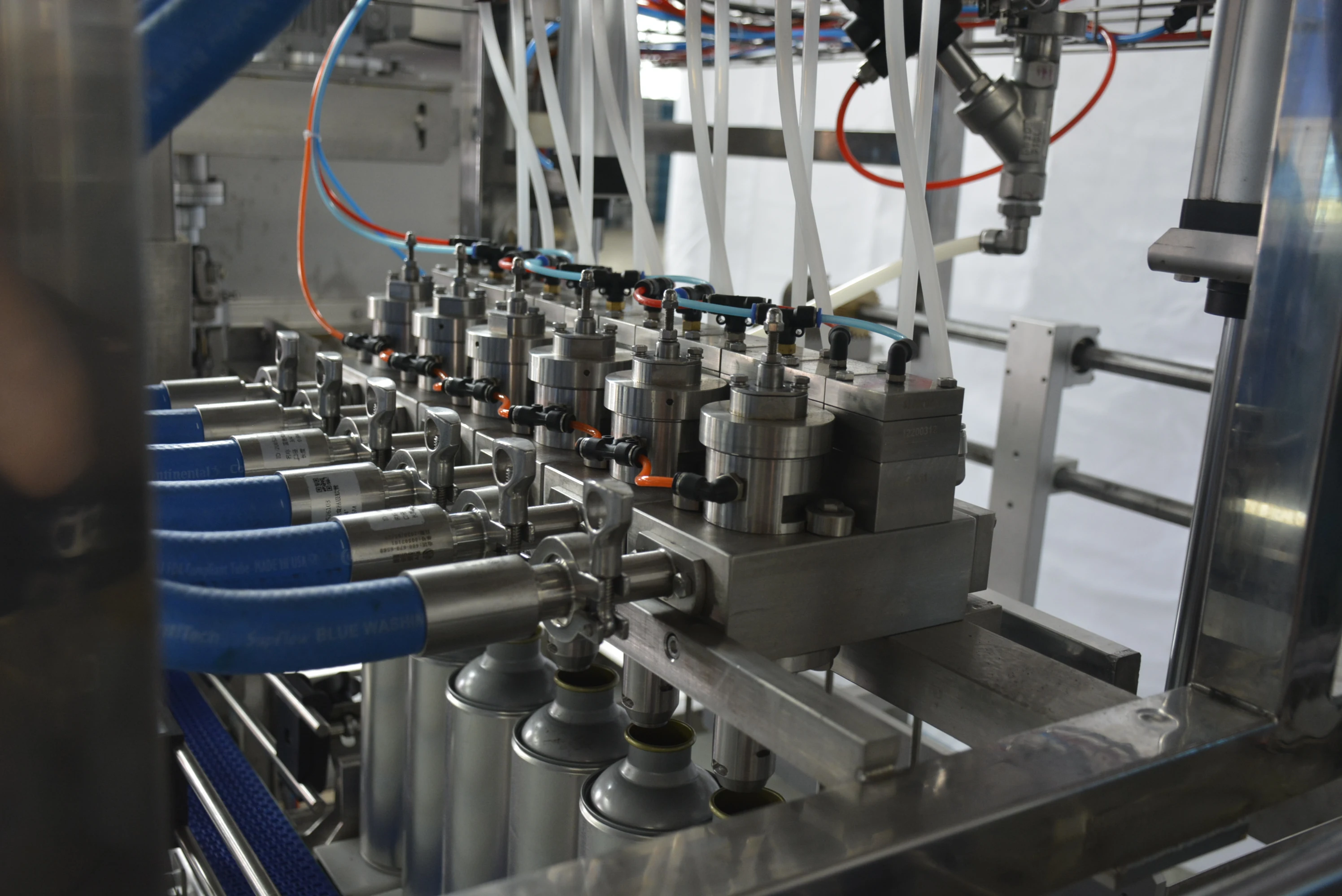 
Fully Automatic Double Speed Beer Can Filling And Sealing Machine For6 Filling Heads And 1Sealing Head 