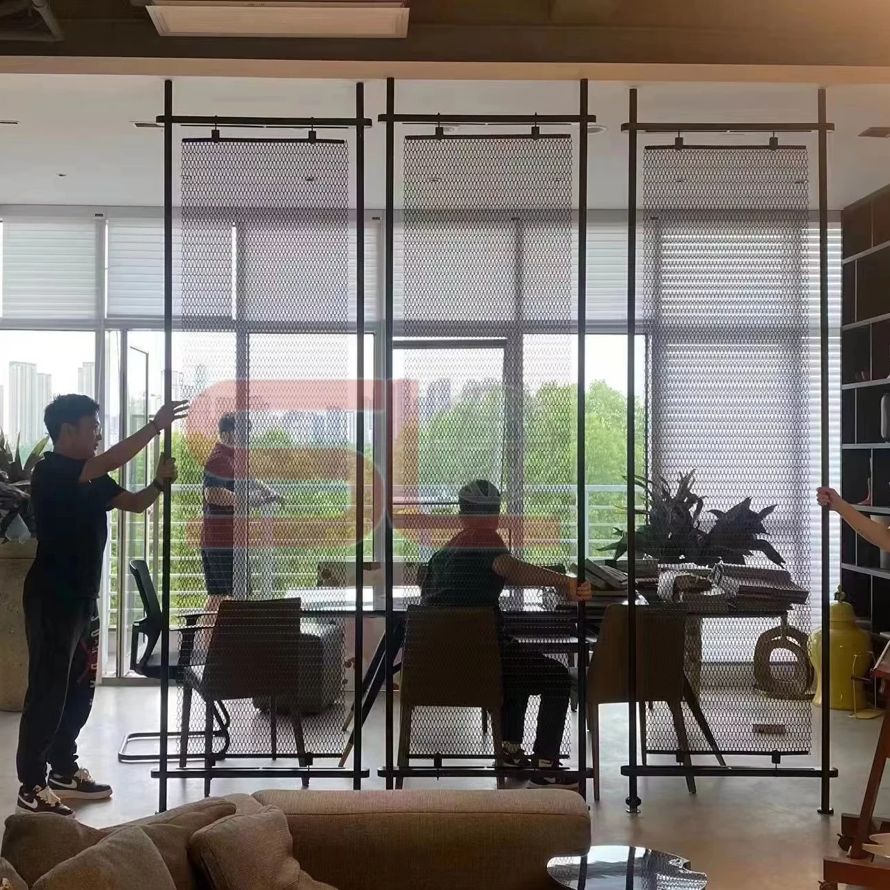 Luxury Gold Decorative Metal Mesh Fabric For Room Divider Restaurant Designer Privacy Screen