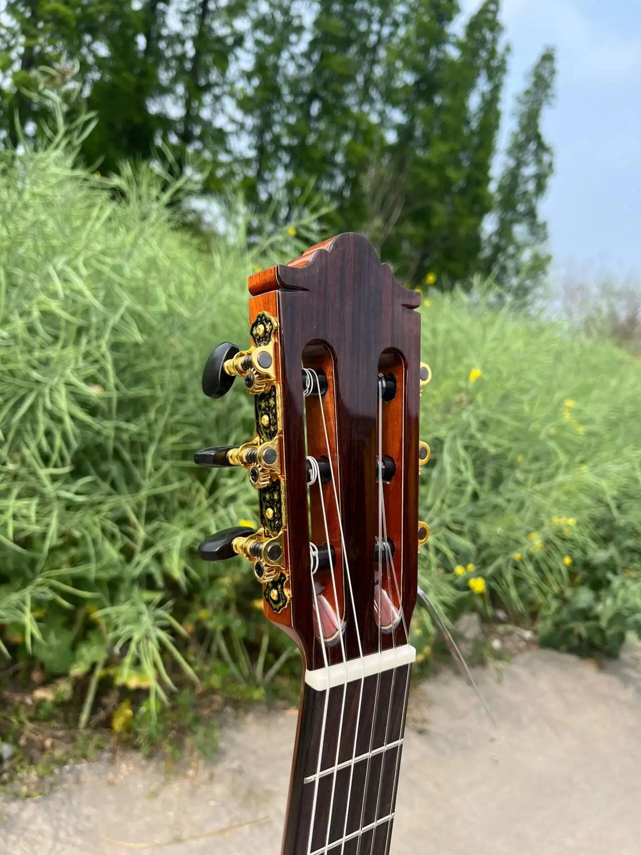 China handcraft made Aiersi brand High end grade gloss solid cedar top indian rosewood Vintage Nylon String Classical guitar