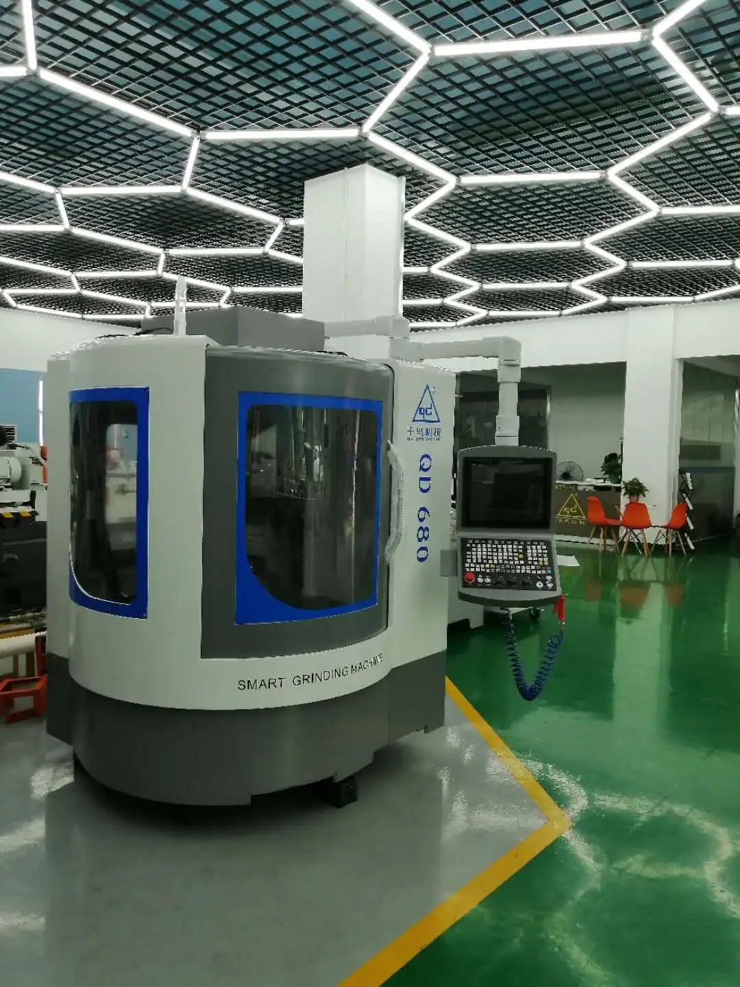 QD680 Six-axis CNC Tool Grinding Machine for End mill making digital controlling grinder