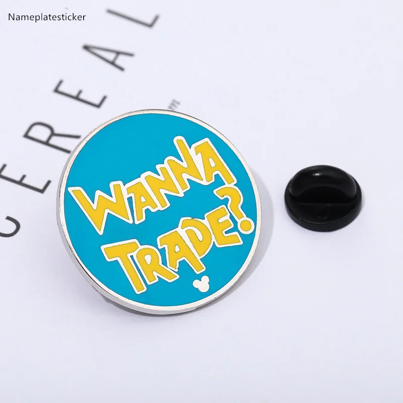 Wholesale Custom Saudi Arabia Golden Metal Badge custom metal pin badge