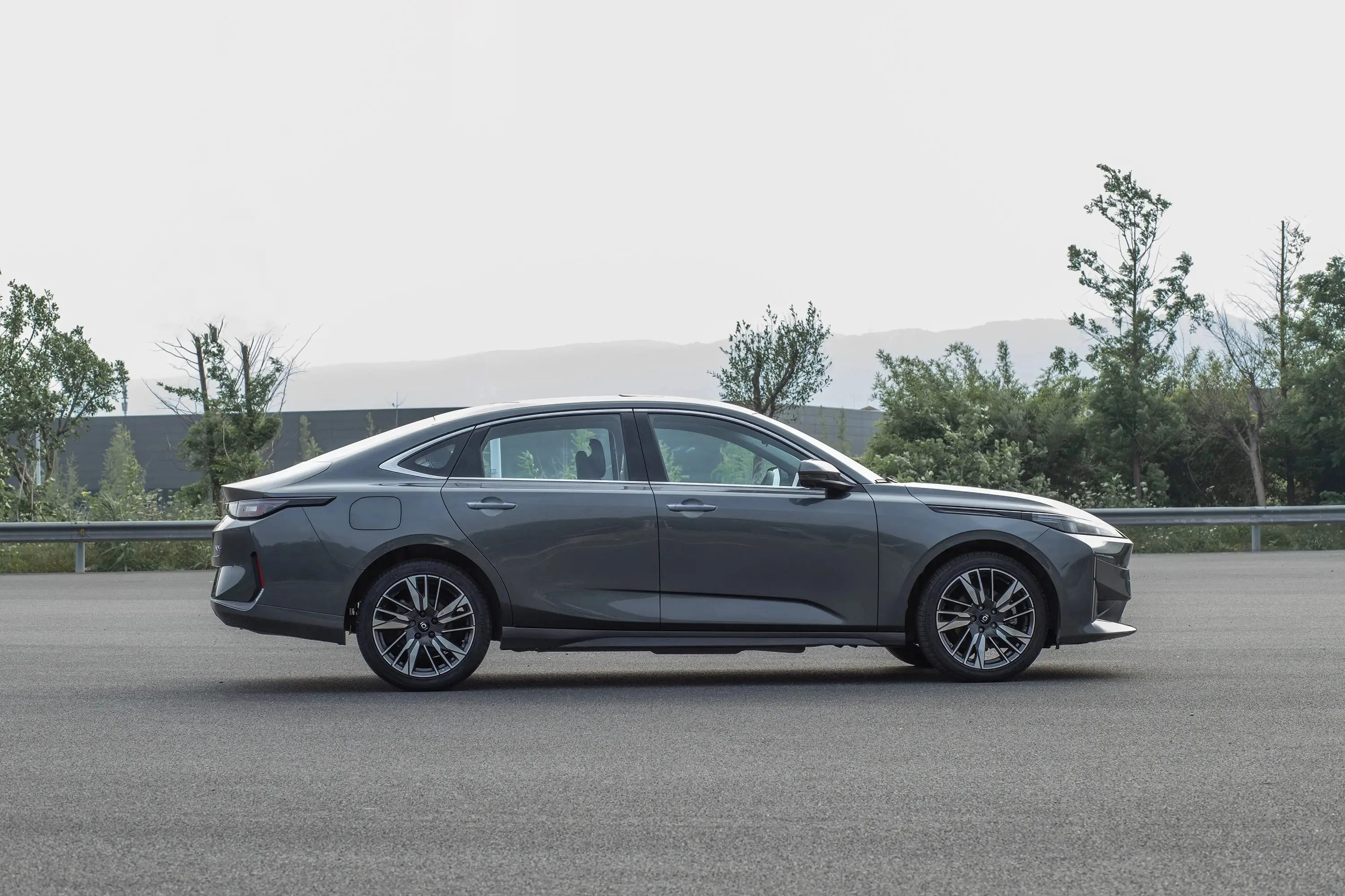 new car changan A05 compact sedan 4-door 5-seat lingxian version with high speed 185km/h WLTC 1.92L/km
