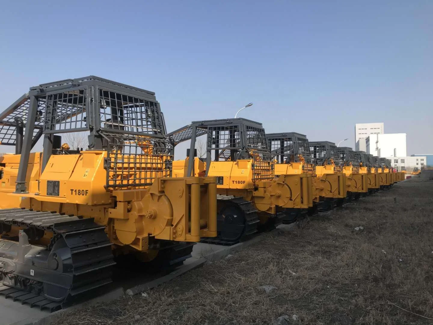 Бульдозер с лесозаготовкой марки Yishan T180F