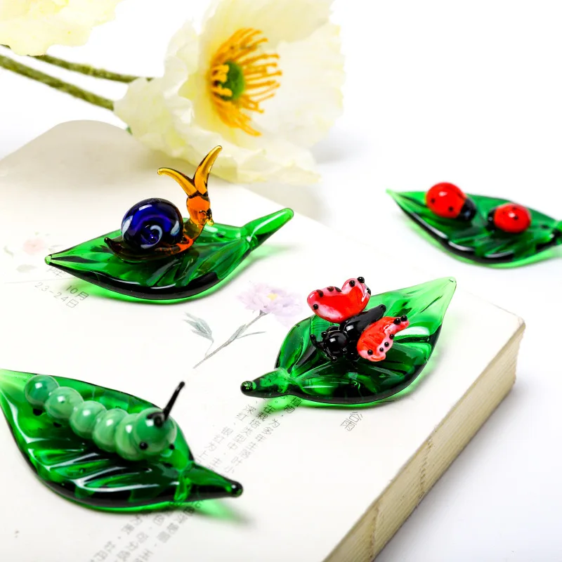 Charm Red Insect Graphics Green Leaf Decoration Ladybug Ant Butterfly Snail Caterpillar Sculpture Mini Glass
