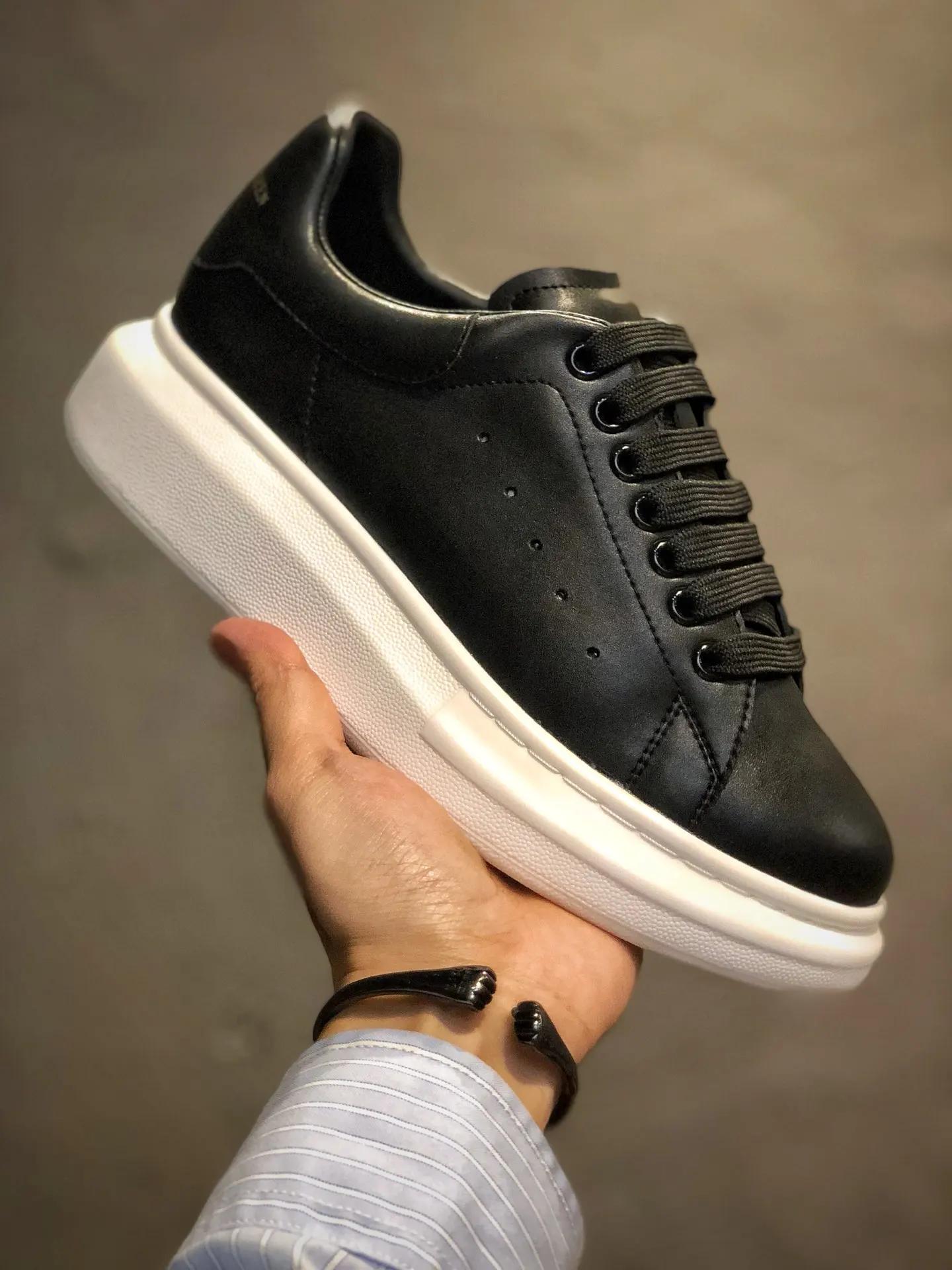  1:1 александринском на толстой подошве allexander оригинальный alwxander rreplica бренд Alexandee mcqueen обувь Александр-Mcqueen