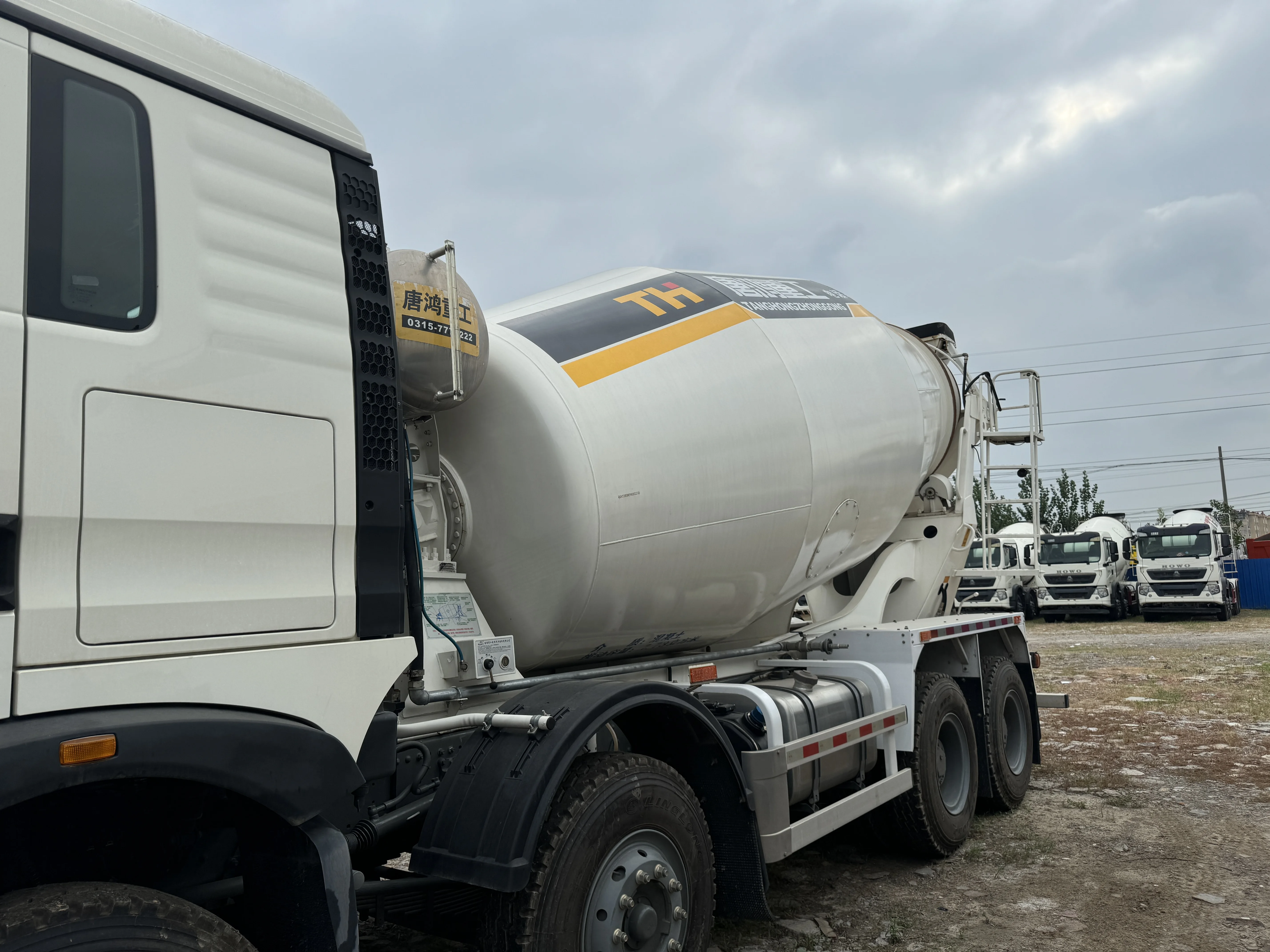 HOWO Selling Sinotruk Diesel Cement Concrete Mixer Truck 8M3 10M3 12M3 Cheap Price Construction Used Concrete Mixer Truck