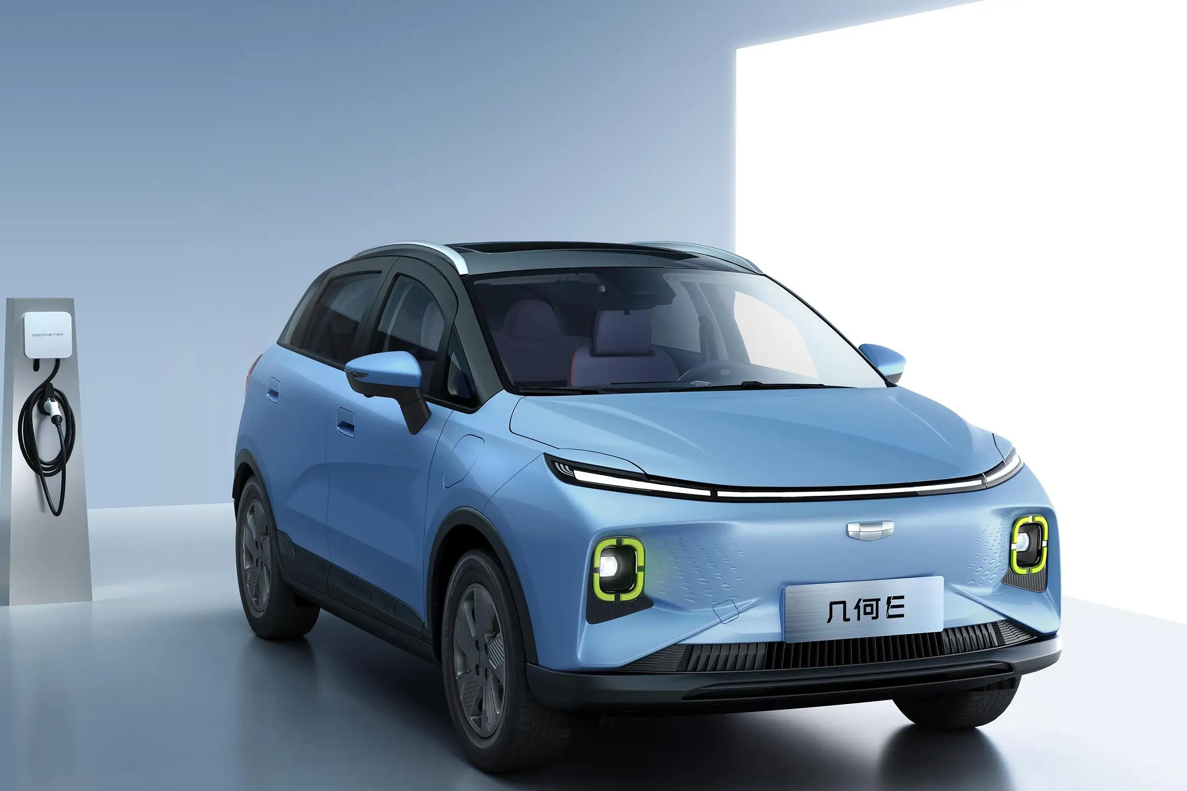 Лидер продаж 2023 электромобиль Geely маленький внедорожник сделано в Китае 320 км и 401 5 дверей мест новые энергетические транспортные