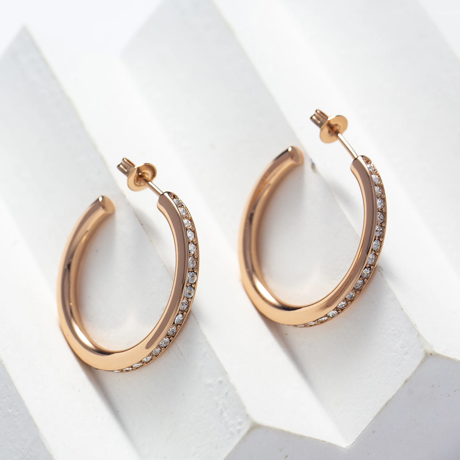 Best Selling Jewelry 18K Gold Plated Delicate Accessory Round Cut Crystal Diamond 925 Silver Stud Earrings for Women