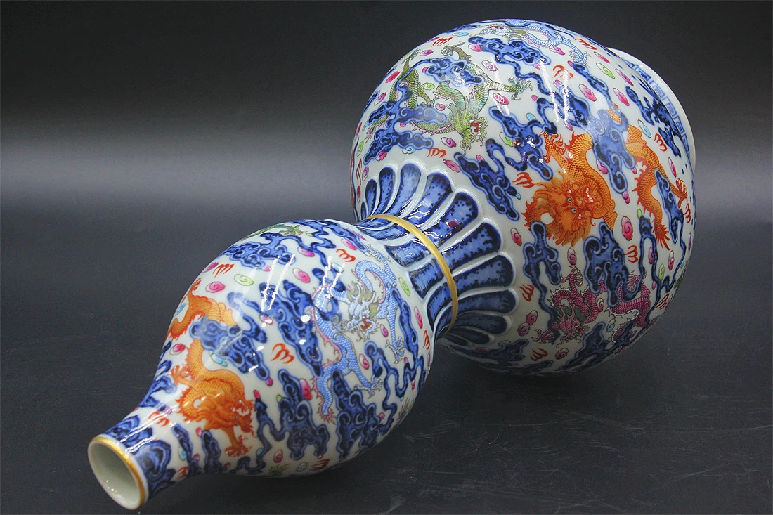Jingdezhen старинный фарфор с ручной росписью Qing Qianlong: синий и белый Doucai Yunlong узор