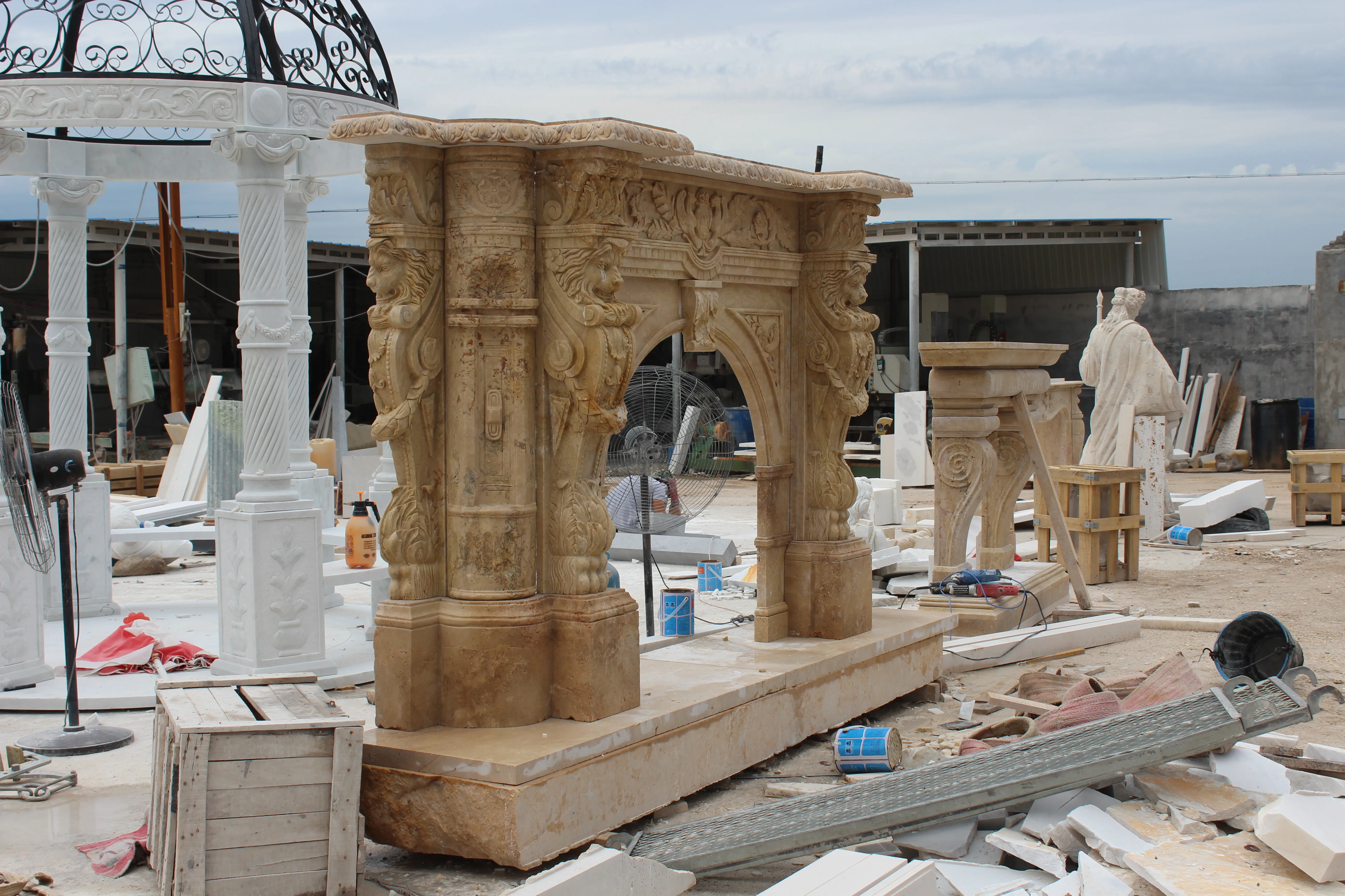 Luxury Yellow Natural Stone Marble Fireplace Lion Head Statue Marble Fireplace Surround Mantel Fireplace