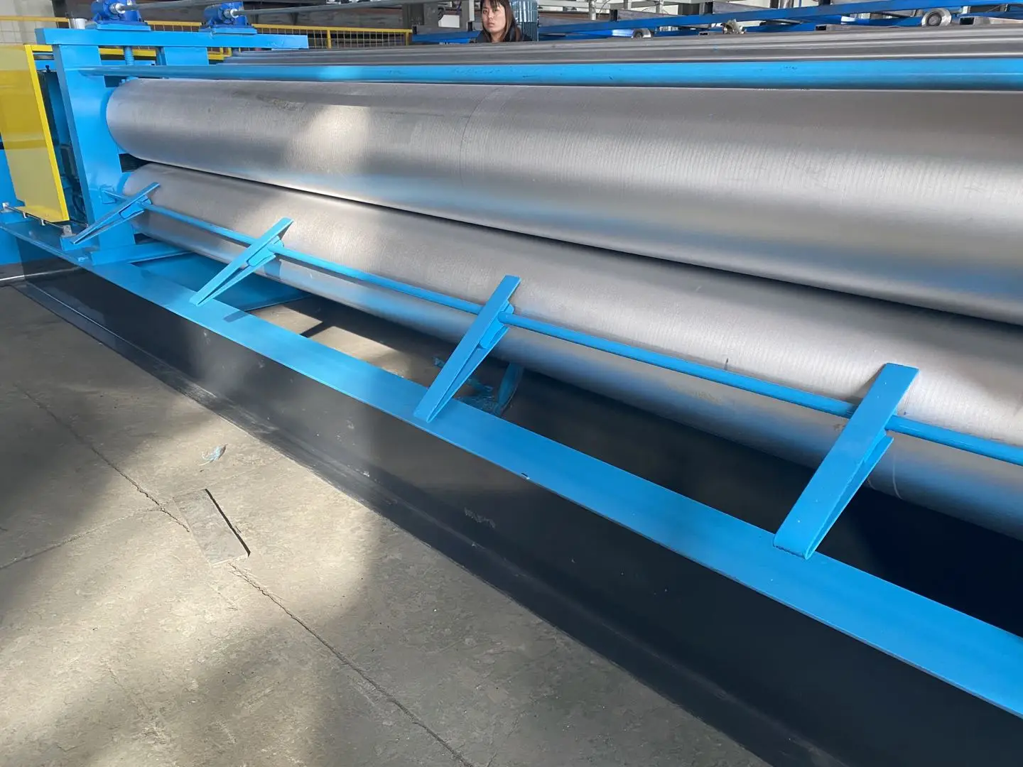 Indonesia popular drum horizontal barrel round wave roofing sheets profiling machine