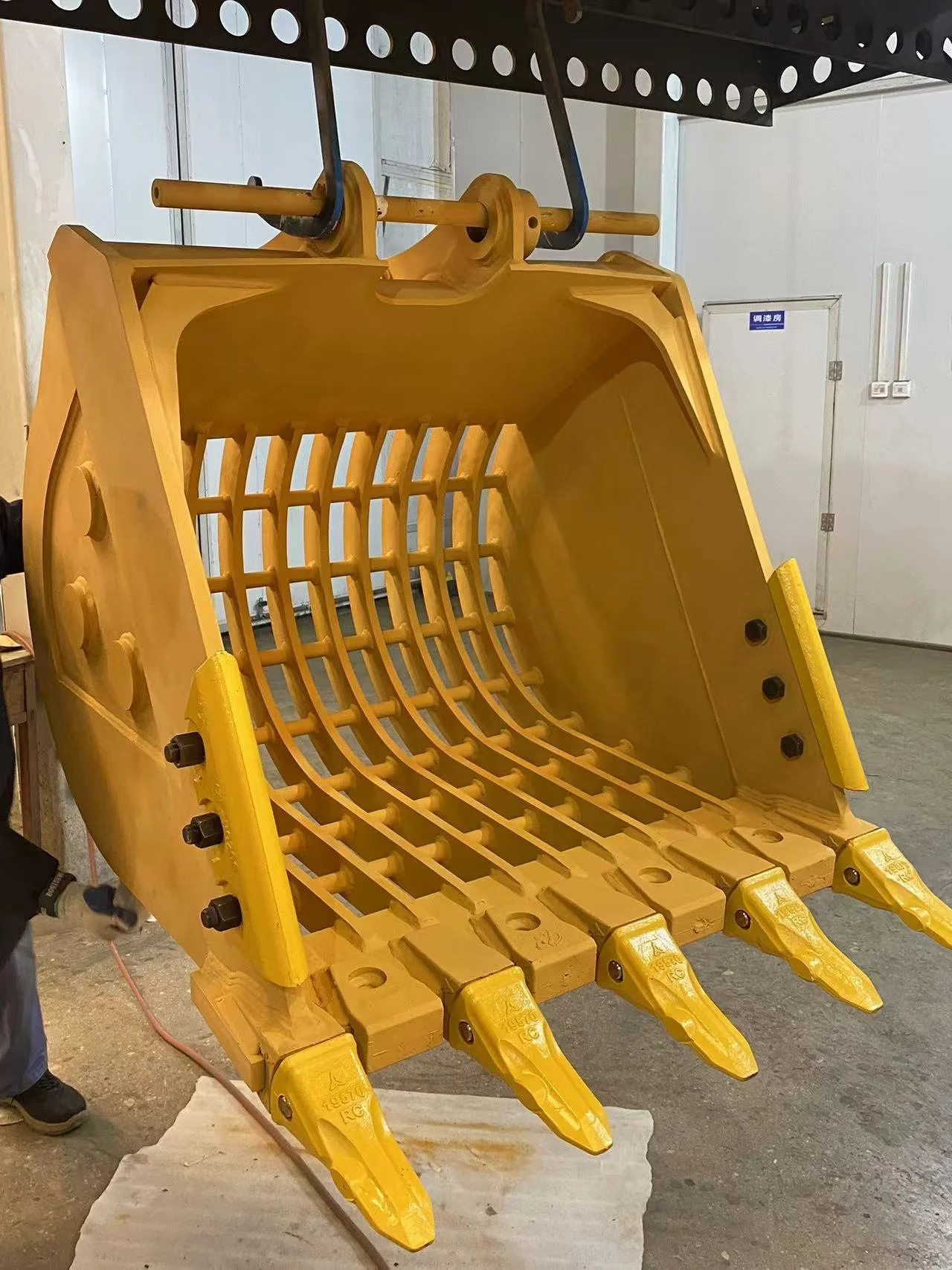 Wholesale Manufacture Industrial Skeleton Sieve Bucket for 1.5 Ton Screen Rock bucket for 500 mm 600mm 800mm