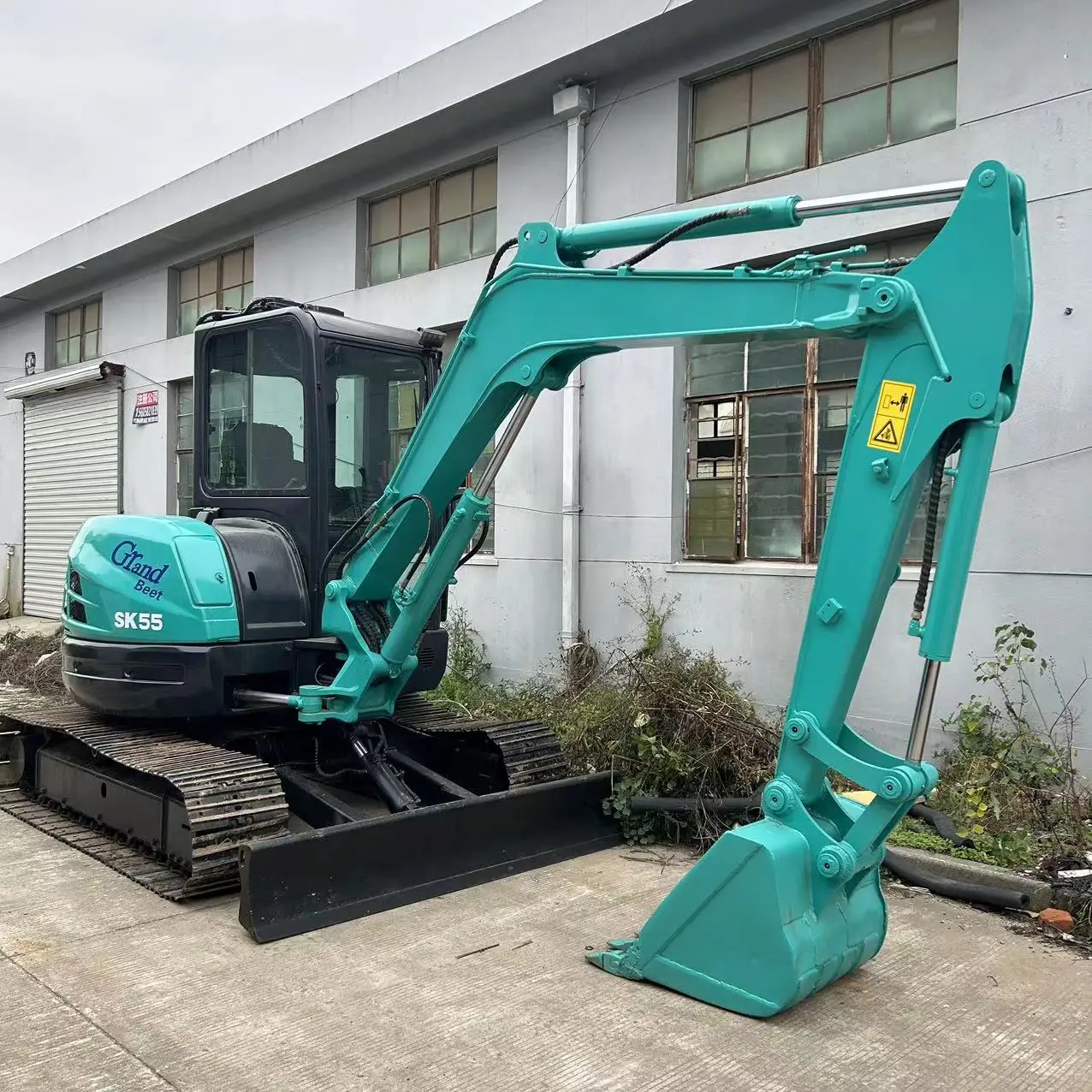 Lowest price used excavators 90% new made in Japan Kobelco SK55 excavators