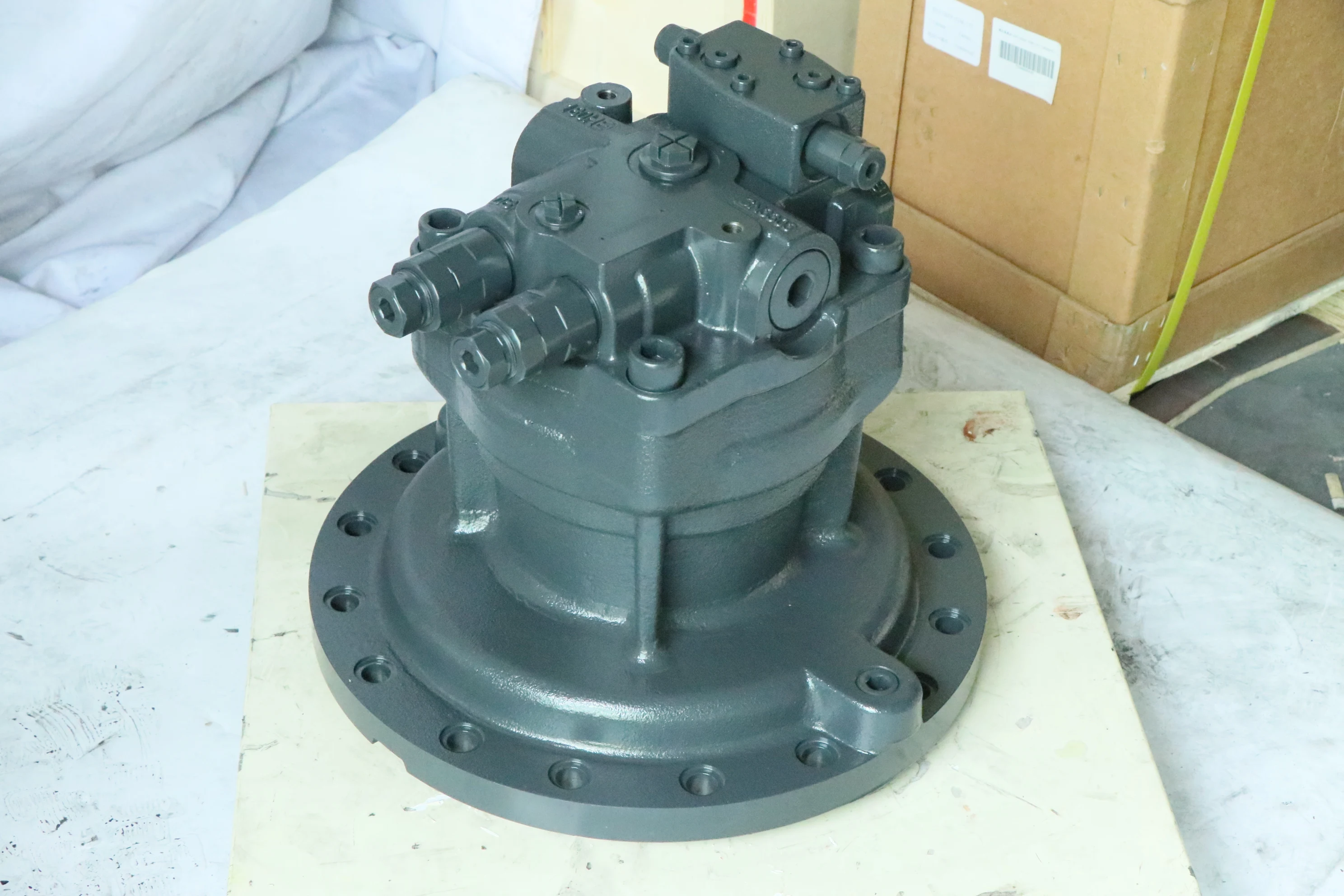 Benling is suitable for EC240excavator spare parts swing motor swing motor assembly