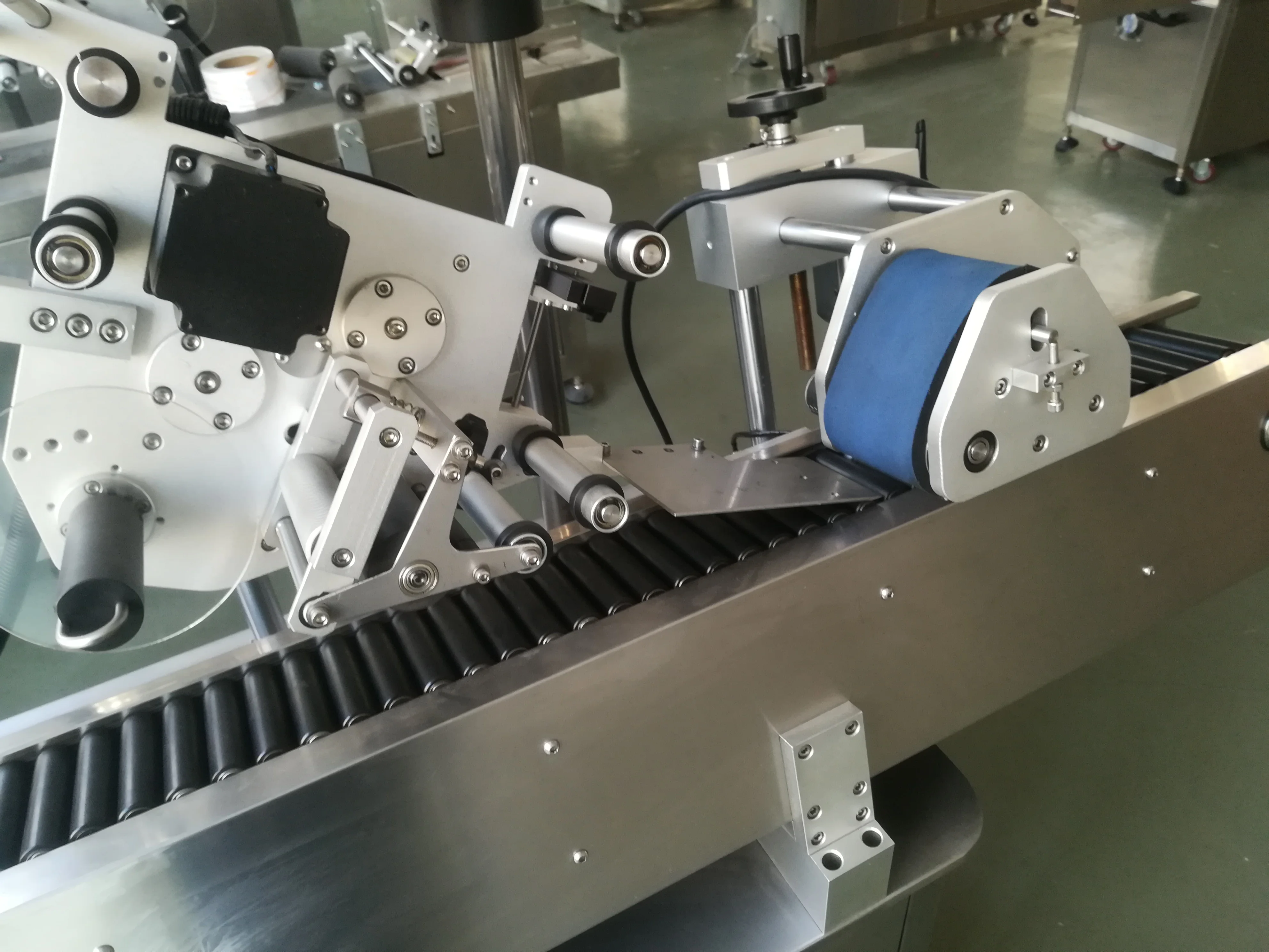 
Factory direct Automatic shrink sleeve label machine,essential oil labeling machine,wash care label printing machine 